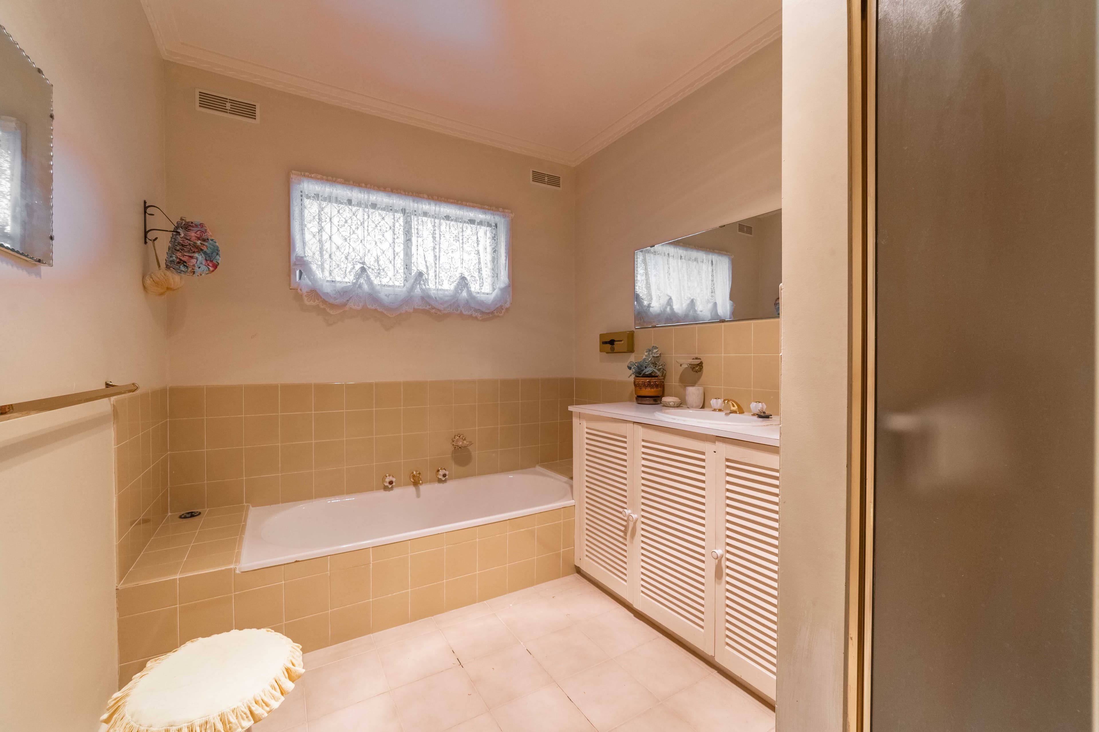 8 Button Street, Strathdale VIC 3550, Strathdale - Thumbnail 4