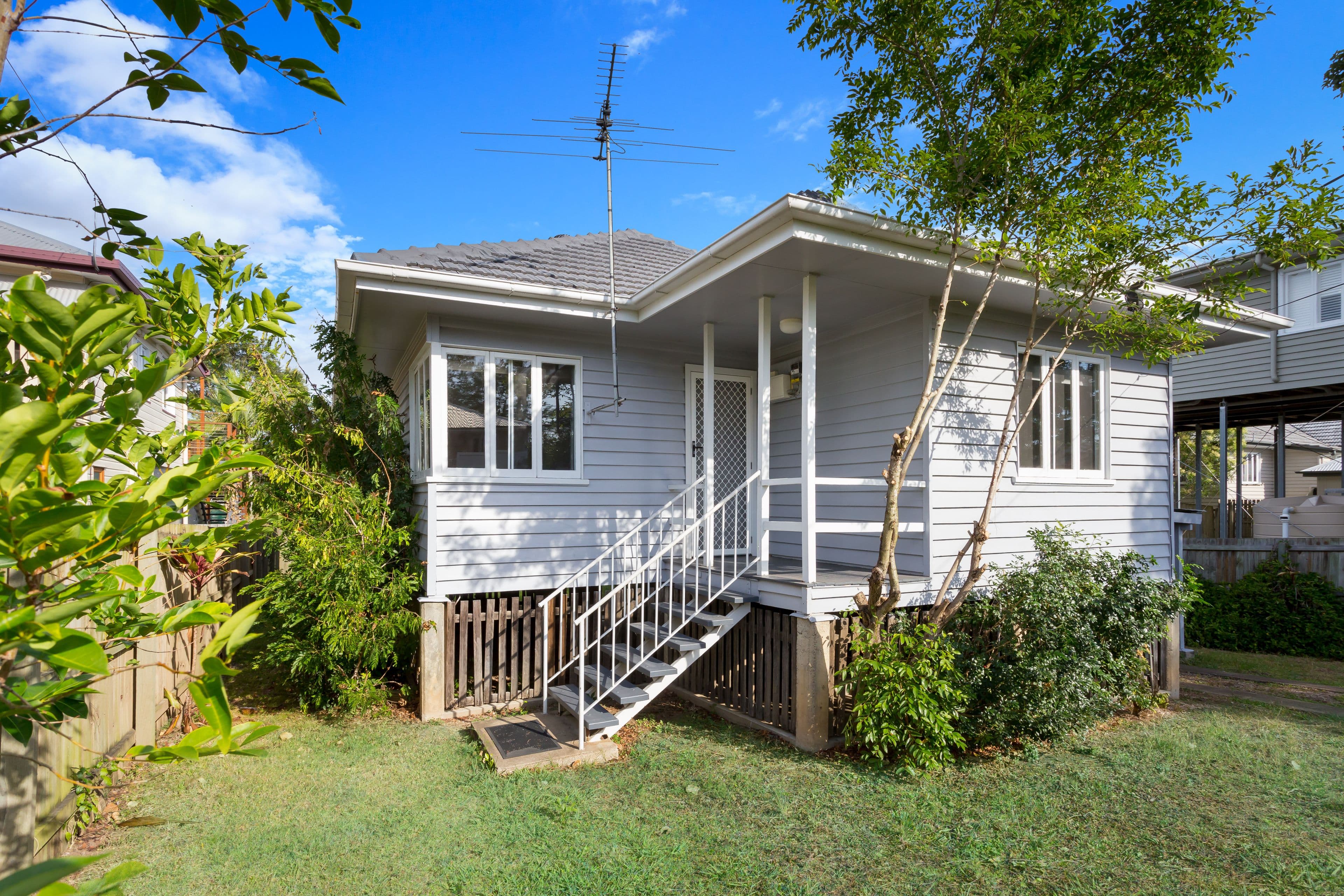22 Coleman Street, Graceville QLD 4075, Graceville - Thumbnail 2