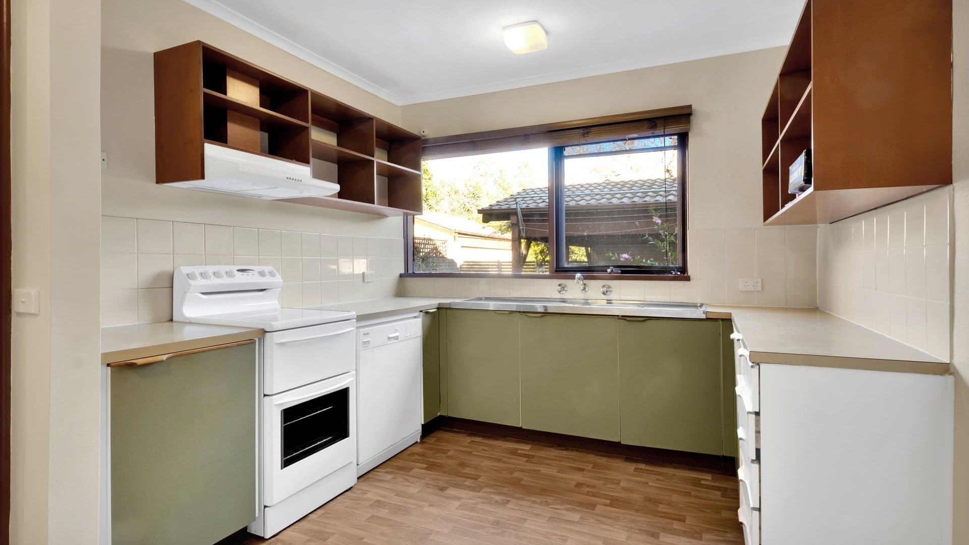 4 McMinn Close, Phillip ACT 2606, Phillip - Thumbnail 3