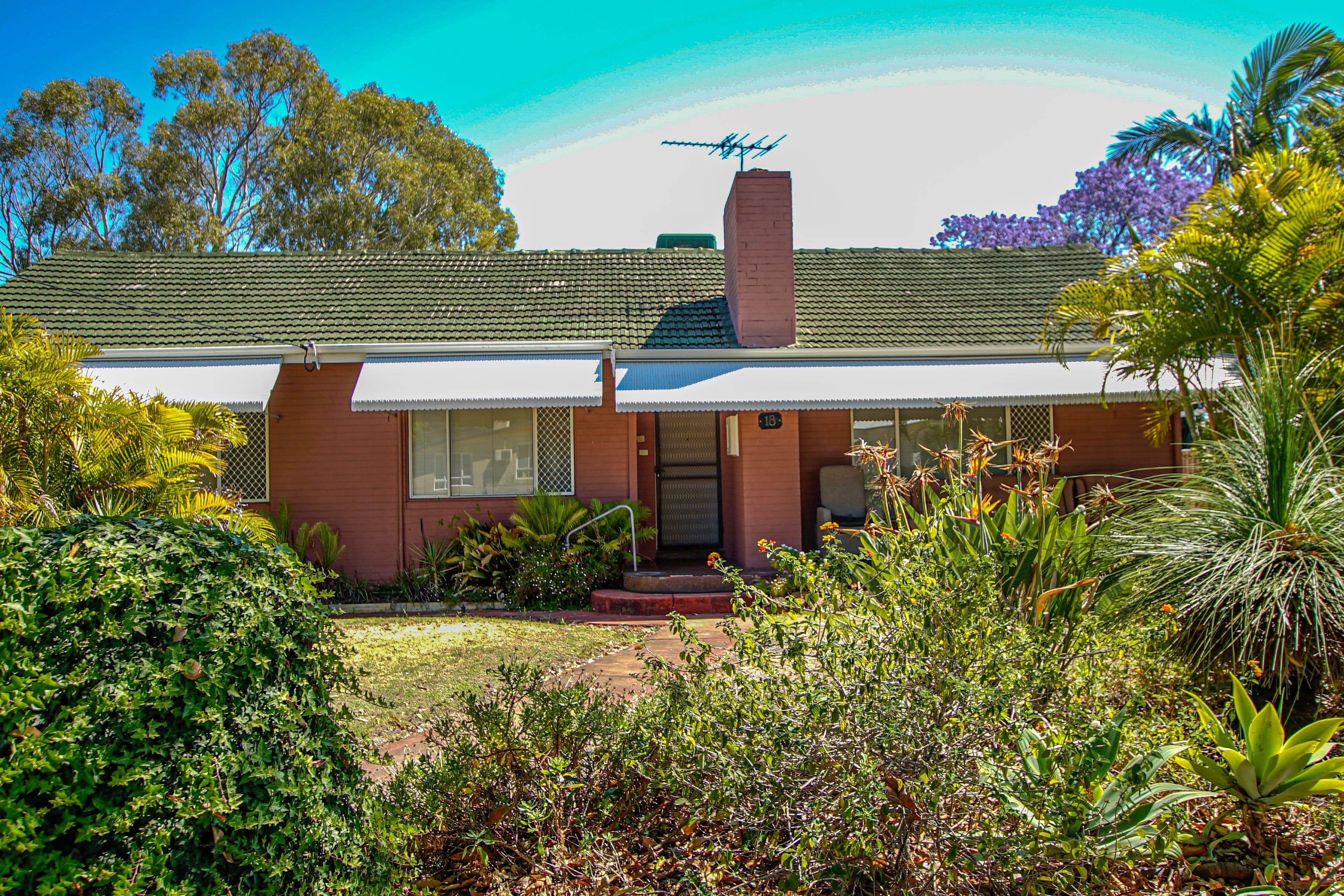 18 Oakland Avenue, Cloverdale WA 6105, Cloverdale - Image 1