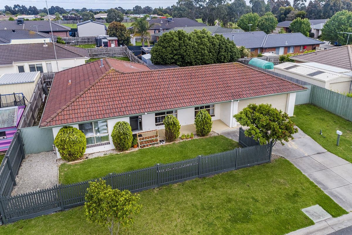 35 Elcan Avenue, Cranbourne West VIC 3977, Cranbourne West - Thumbnail 2
