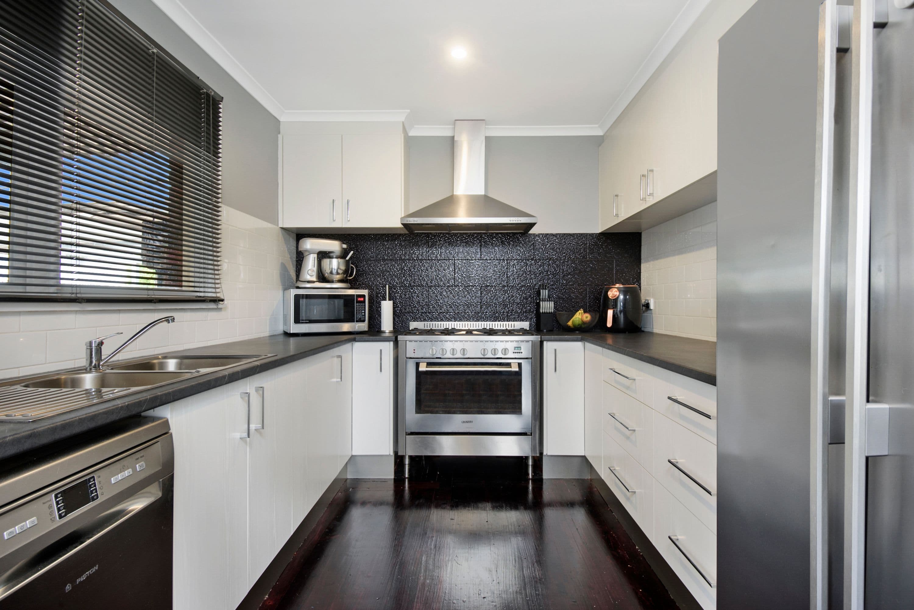 18 Huntington Street, Wendouree VIC 3355, Wendouree - Thumbnail 7
