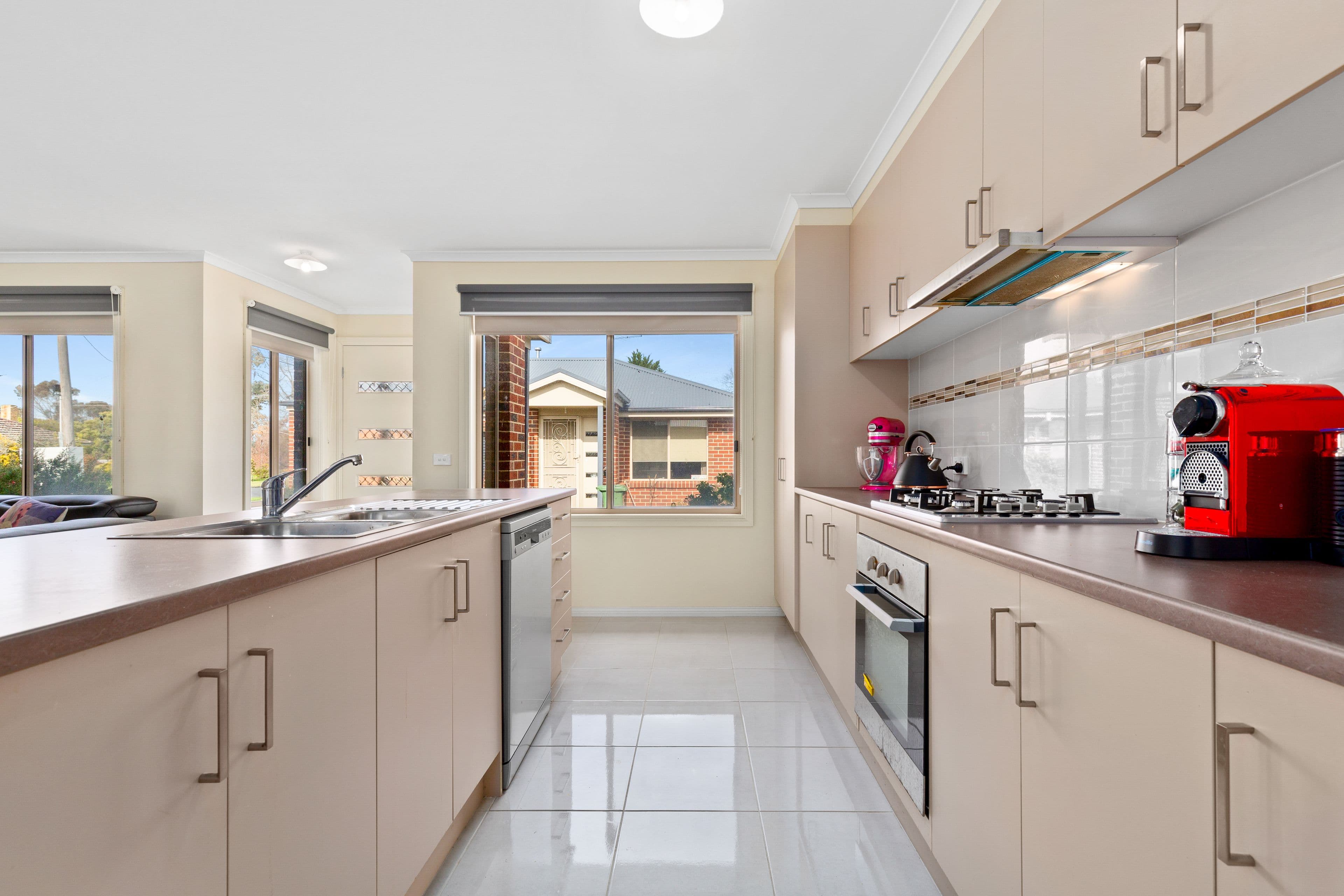 31 Rogers Street, Pakenham VIC 3810, Pakenham - Thumbnail 2