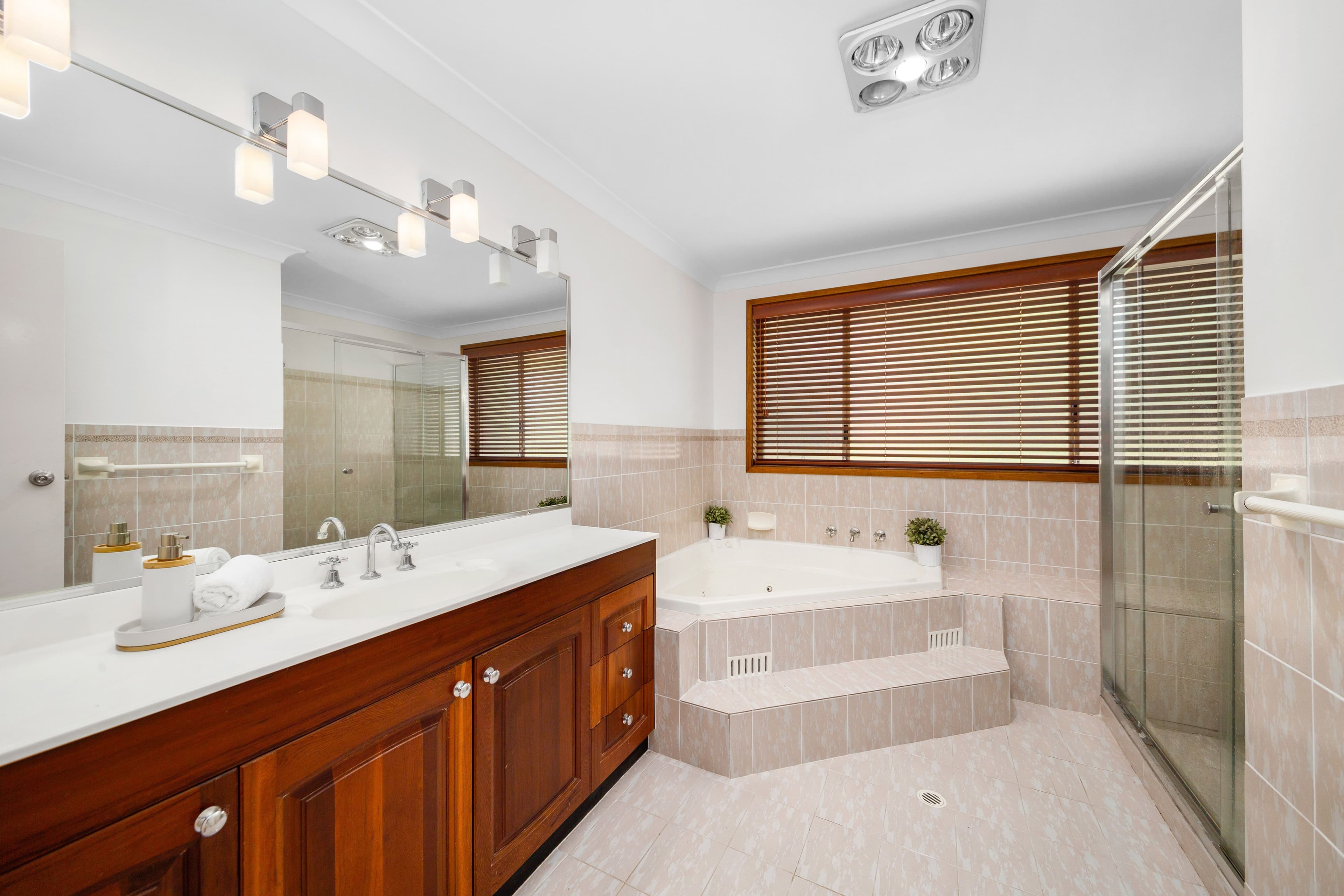 70 Willaroo Avenue
Woronora Heights 2233, New South Wales, Woronora Heights - Thumbnail 7
