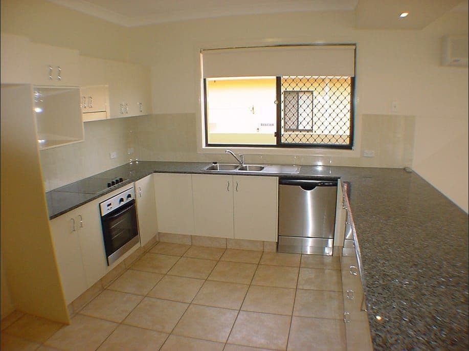 34 Nottinghill Gate Drive, Arundel QLD 4214, Arundel - Thumbnail 4