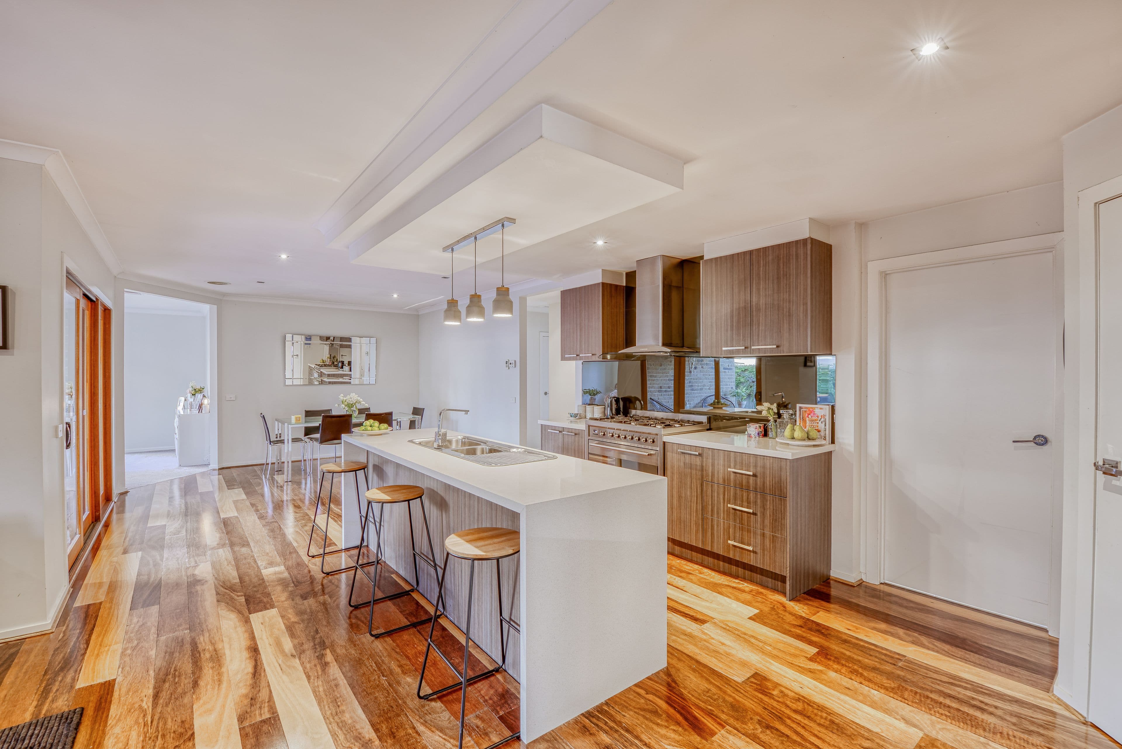 16 Hanmer Drive, South Morang VIC 3752, South Morang - Thumbnail 2
