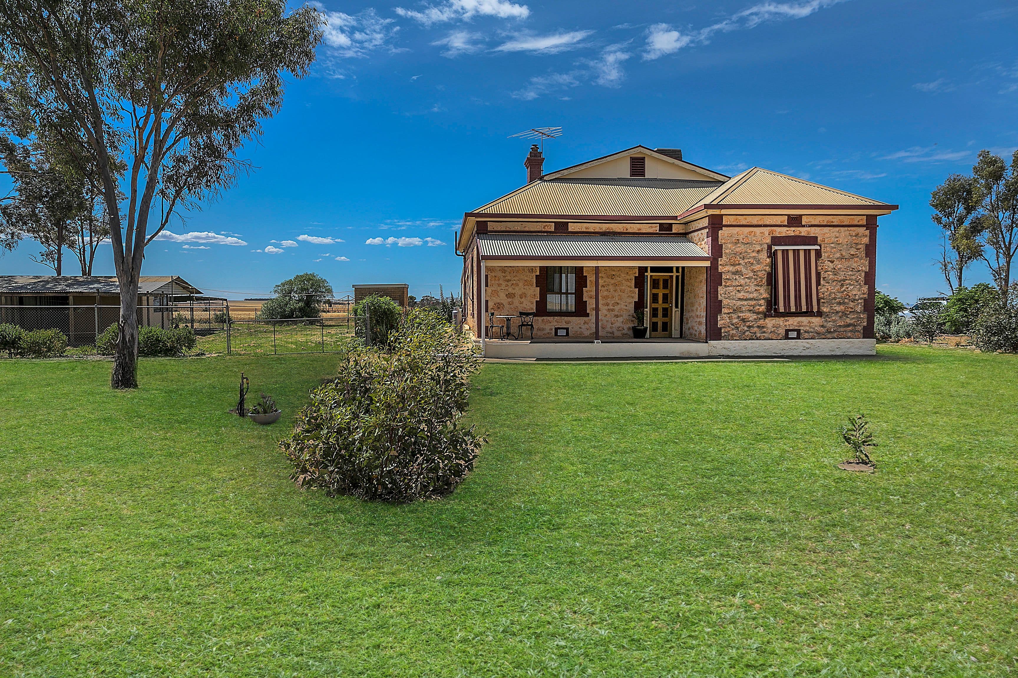 17 Pinkerton Road, Hamley Bridge SA 5401, Hamley Bridge - Image 1