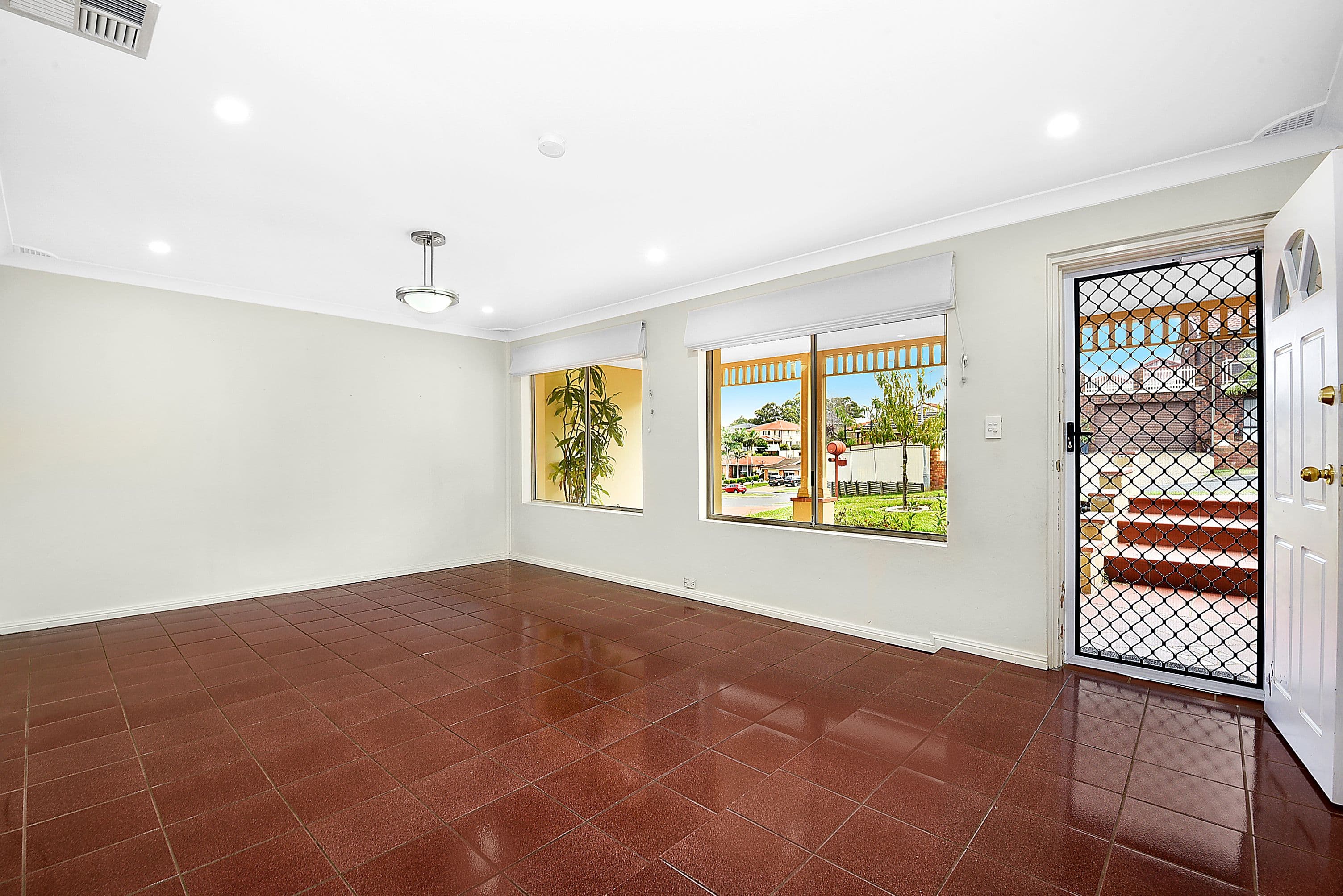 9 Cuthbert Crescent, Edensor Park - Thumbnail 2