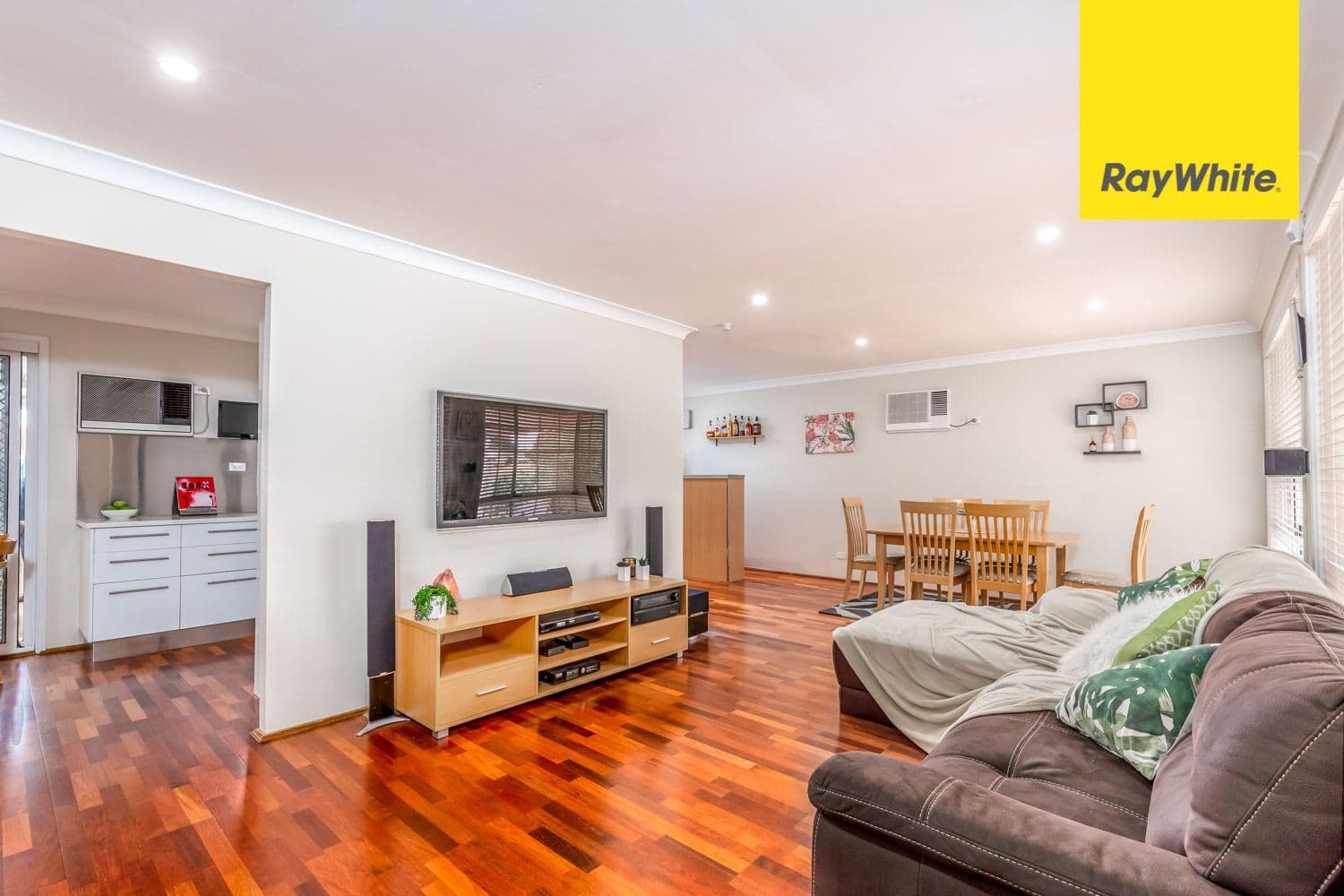 7 Ripley Place, Hassall Grove - Thumbnail 2