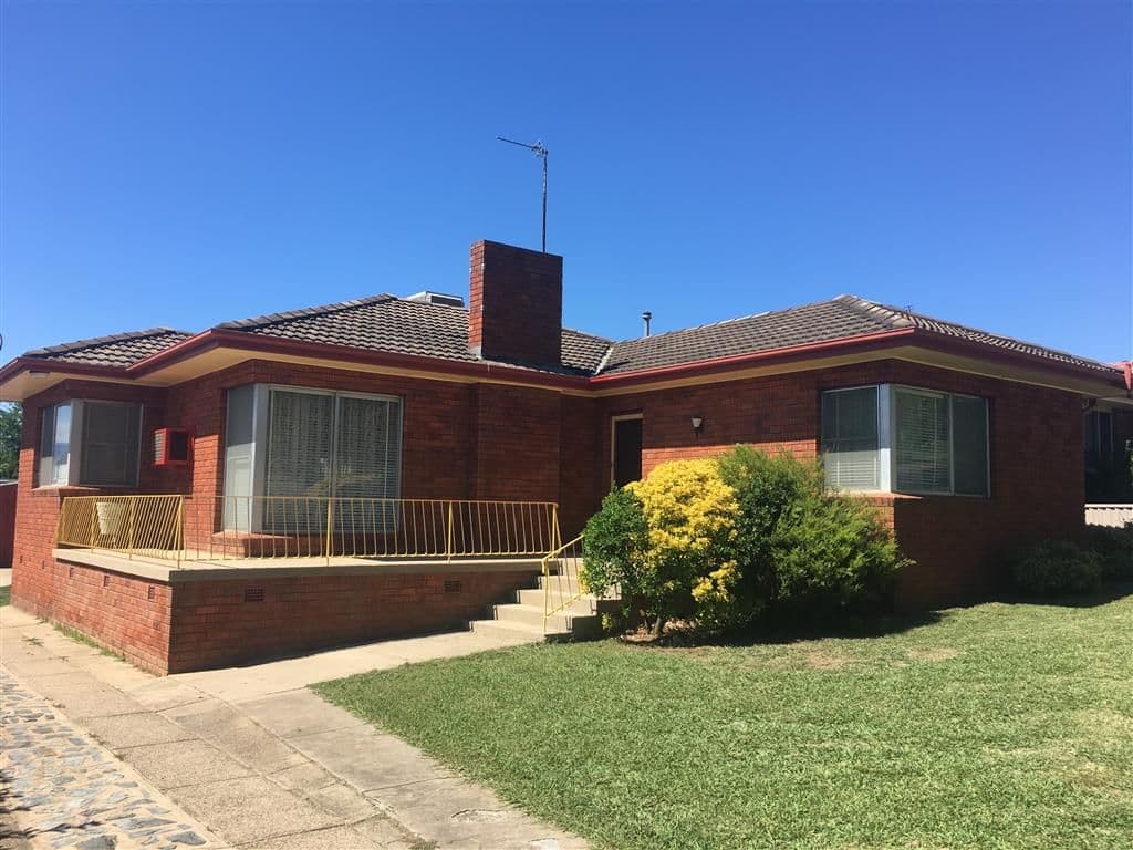 40 Carey Street, Tumut - Image 1