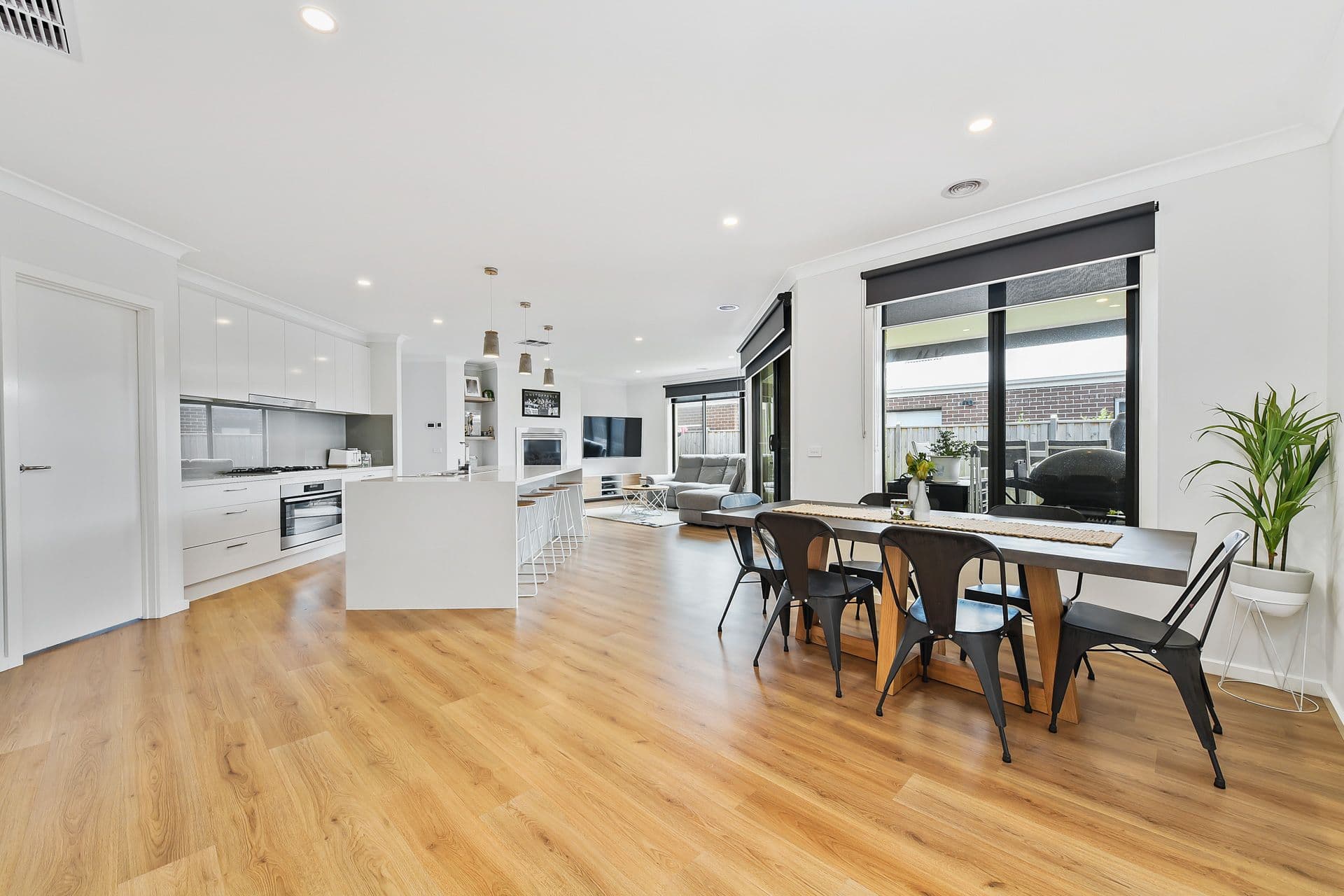 2 Dame Avenue, Clyde North VIC 3978, Clyde North - Thumbnail 7