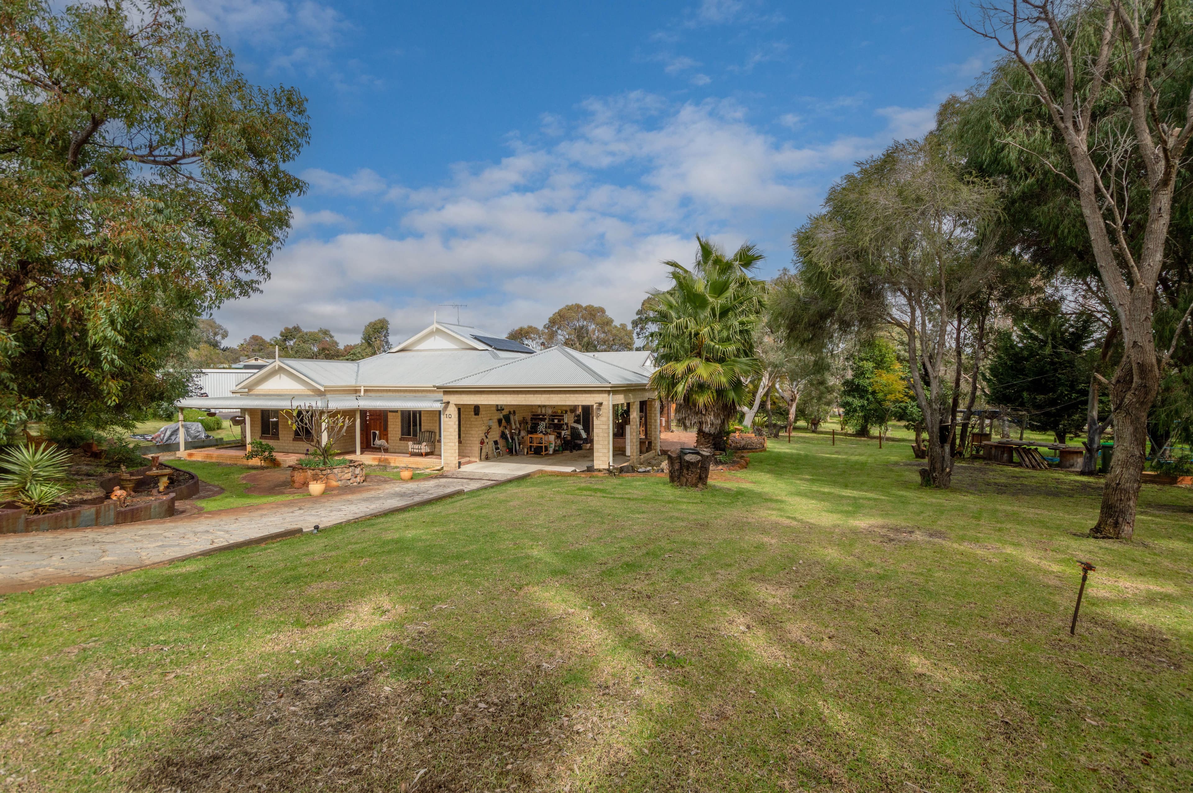10 Lakelands Drive, GNANGARA WA 6077, Gnangara - Image 1