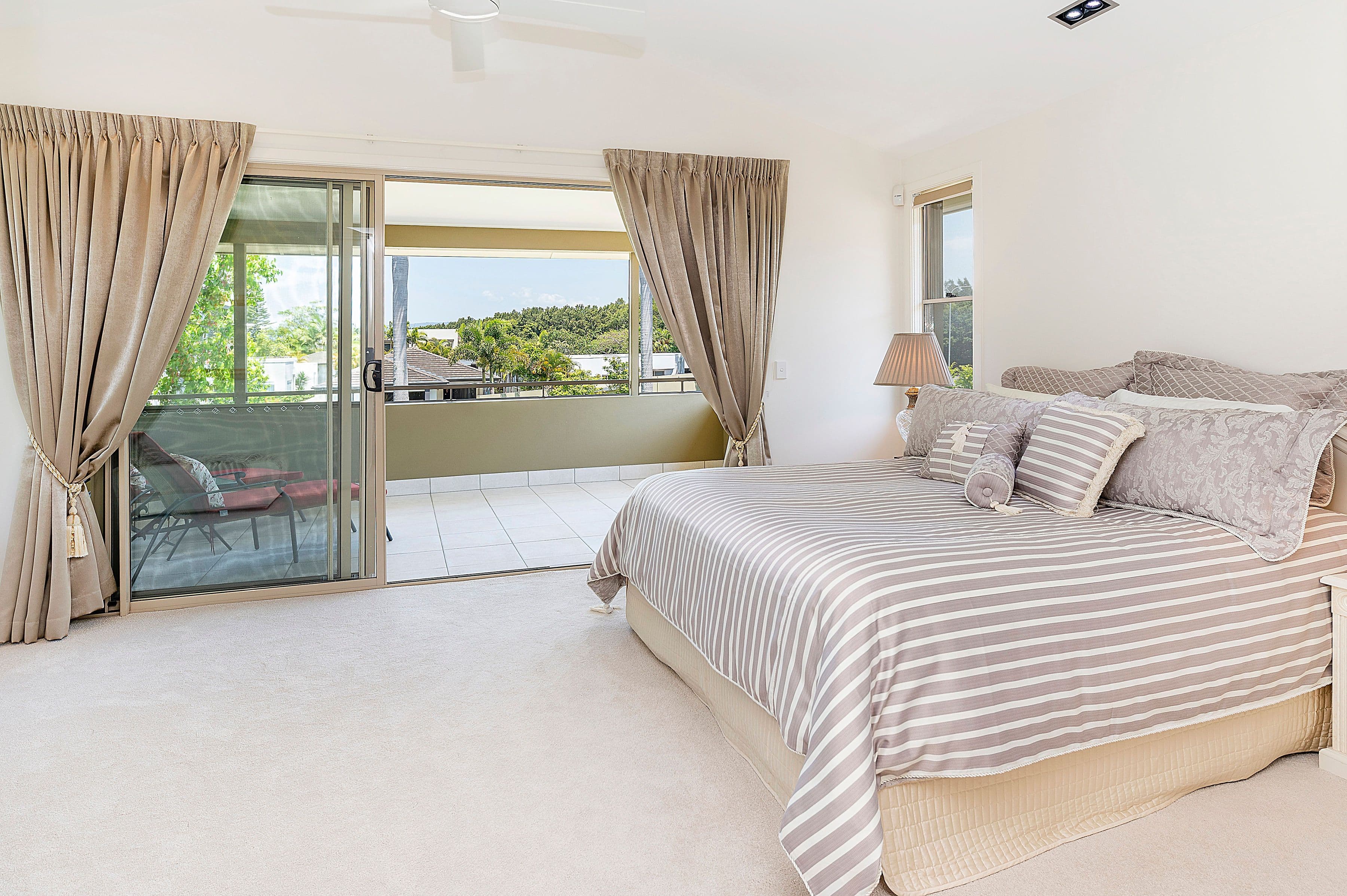 6102 The Lakes Drive, Hope Island QLD 4212, Hope Island - Thumbnail 5