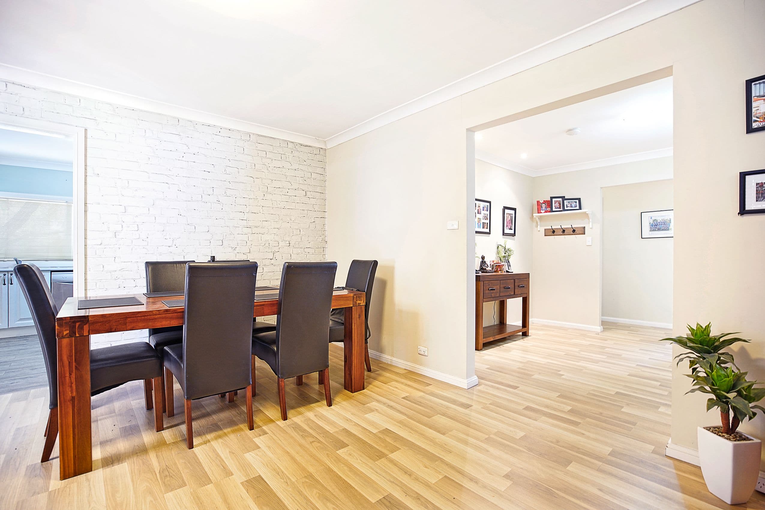 15 Lincoln Drive, Cambridge Park - Thumbnail 2