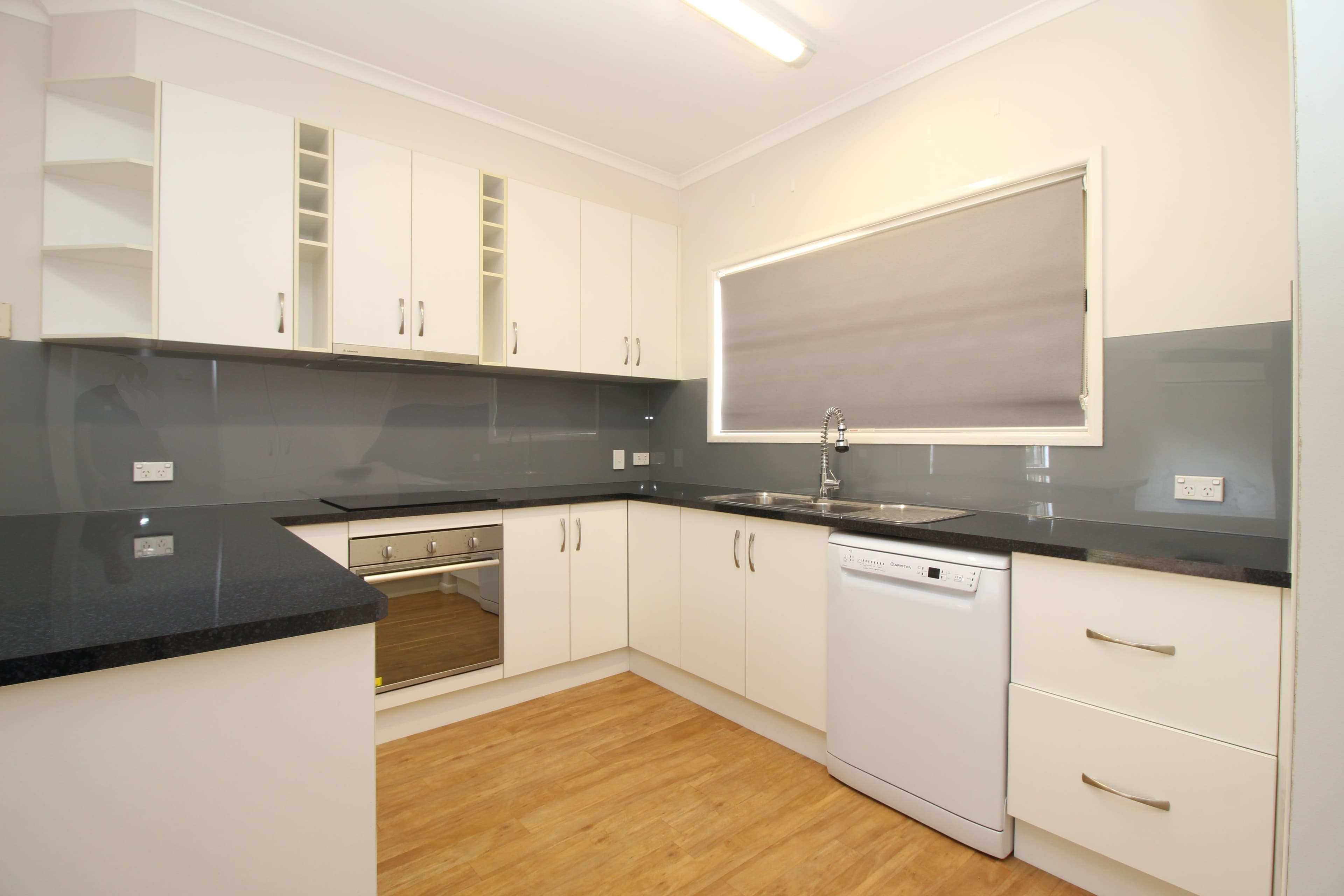 2 Michelle Place, Emerald QLD 4720, Emerald - Thumbnail 3