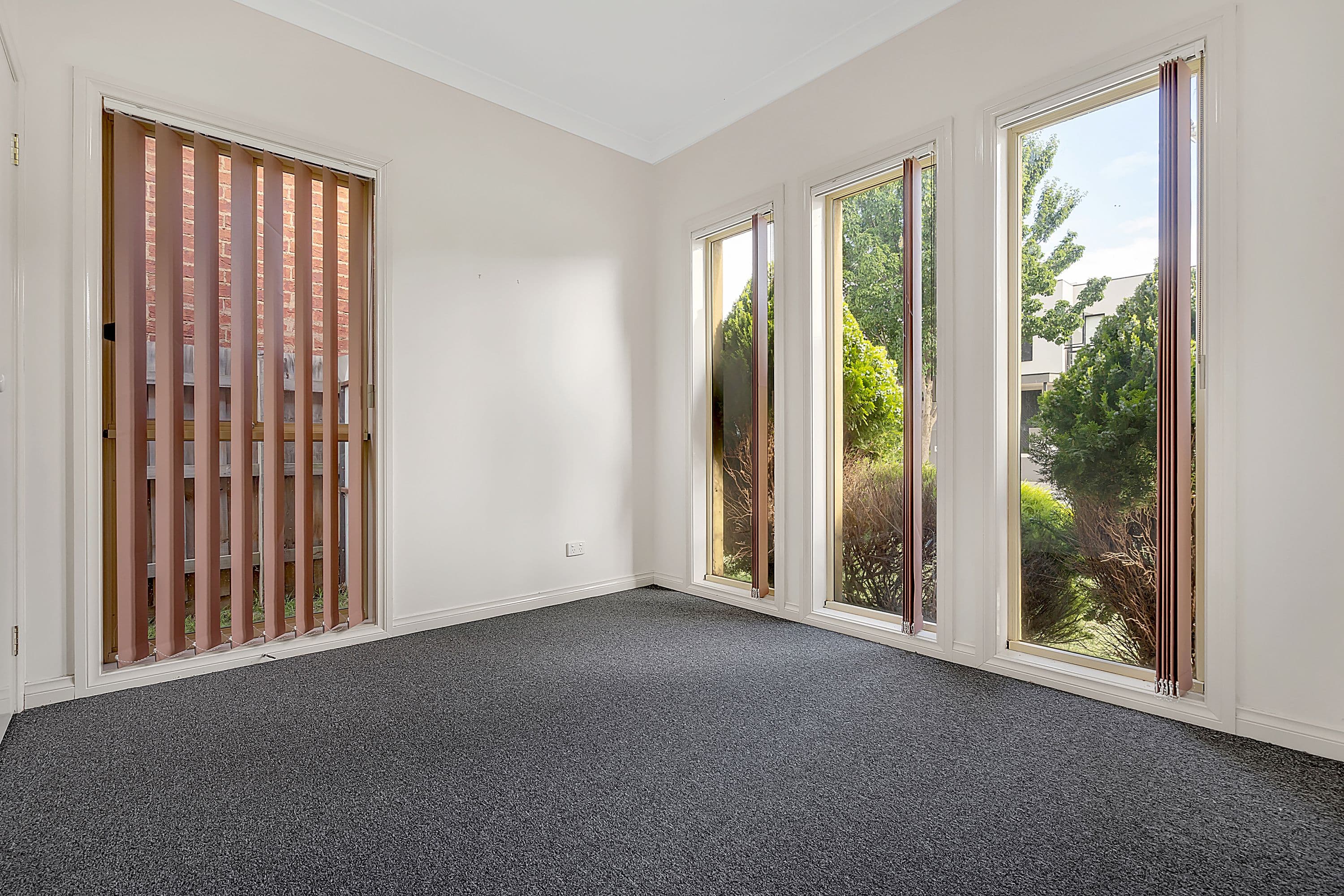 25 Flowerdale Crescent, Roxburgh Park VIC 3064, Roxburgh Park - Thumbnail 2