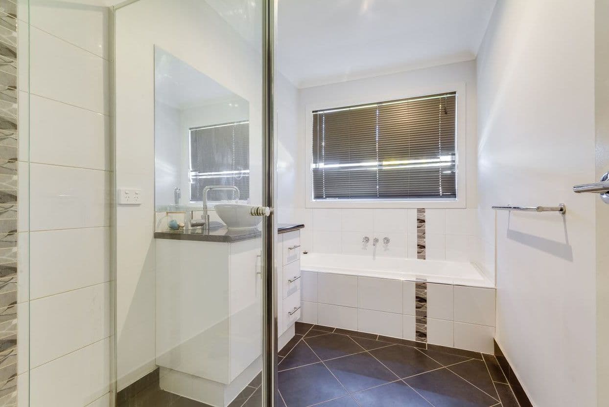 2 Aliza Avenue, California Gully VIC 3556, California Gully - Thumbnail 6