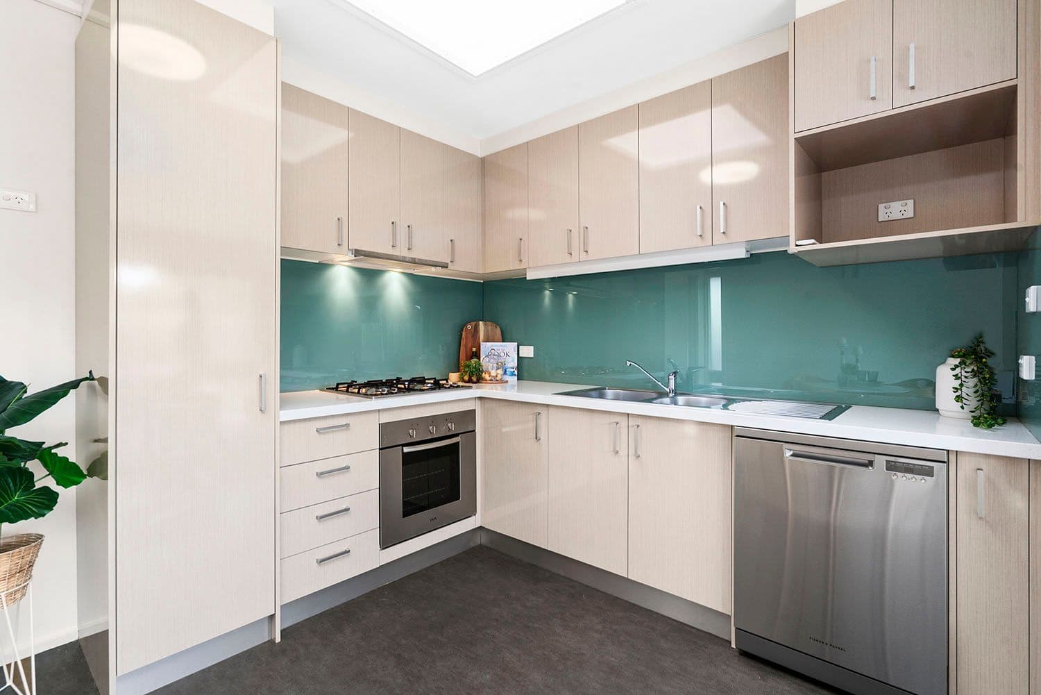 8-10 Stuart Avenue, Cheltenham VIC 3192, Cheltenham - Thumbnail 5
