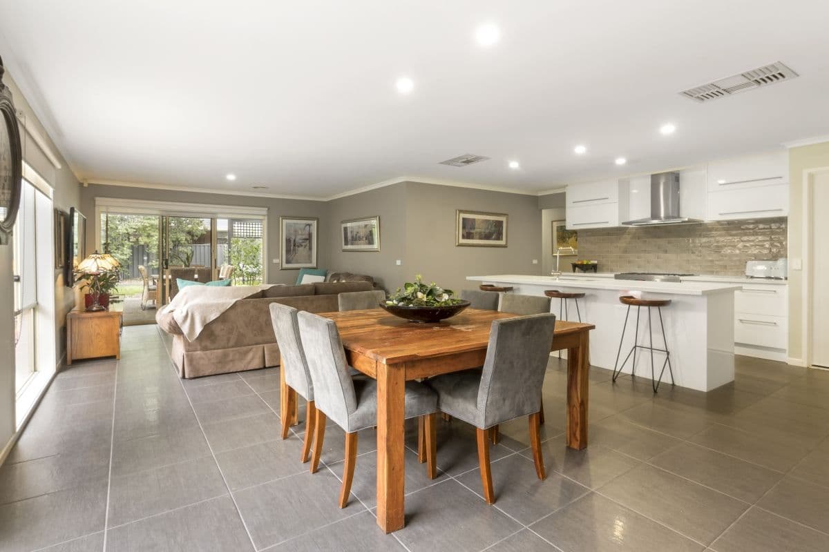 25 Hindmarsh Drive, Manor Lakes VIC 3024, Manor Lakes - Thumbnail 2