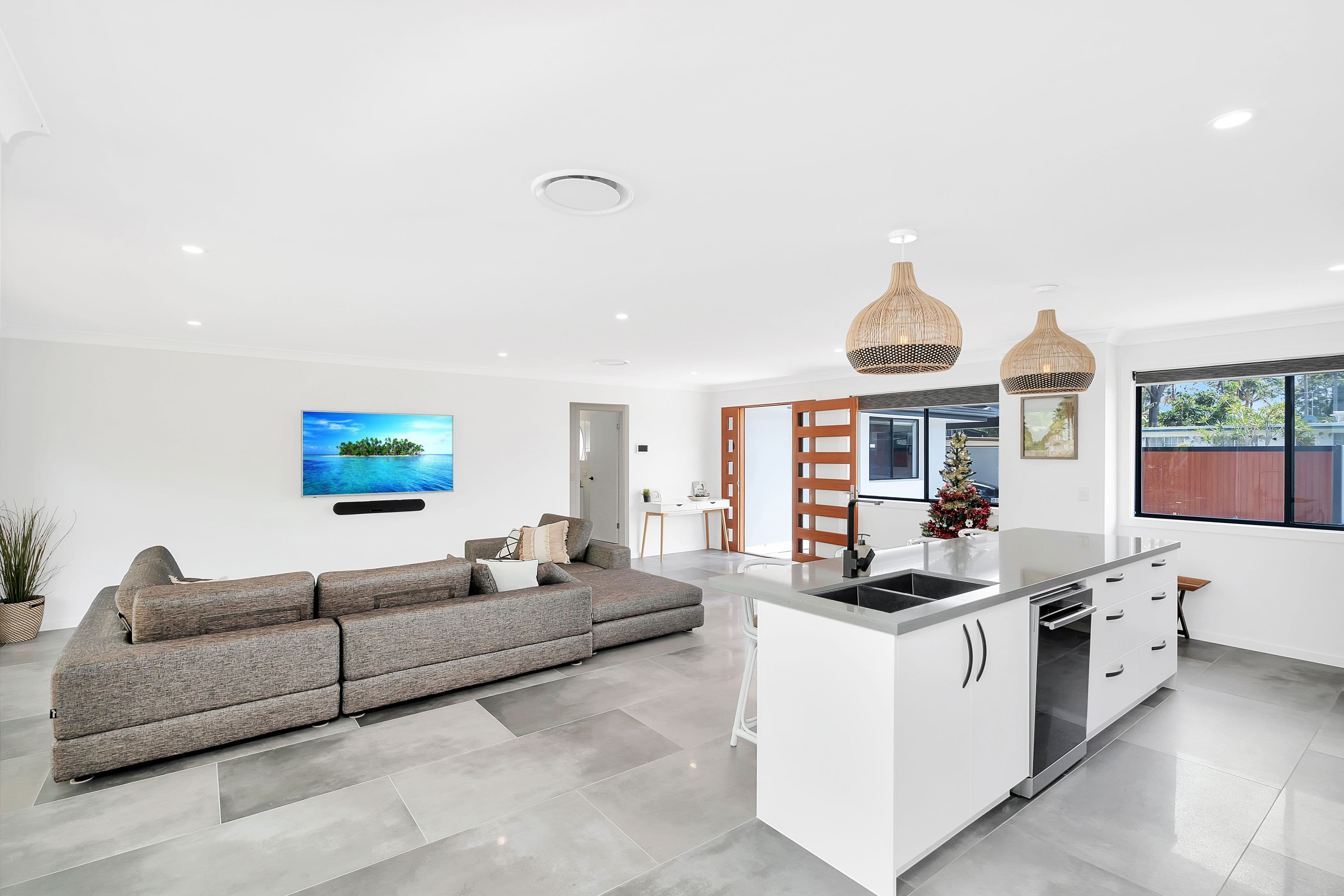 10 Newton Avenue, Southport QLD 4215, Southport - Thumbnail 5