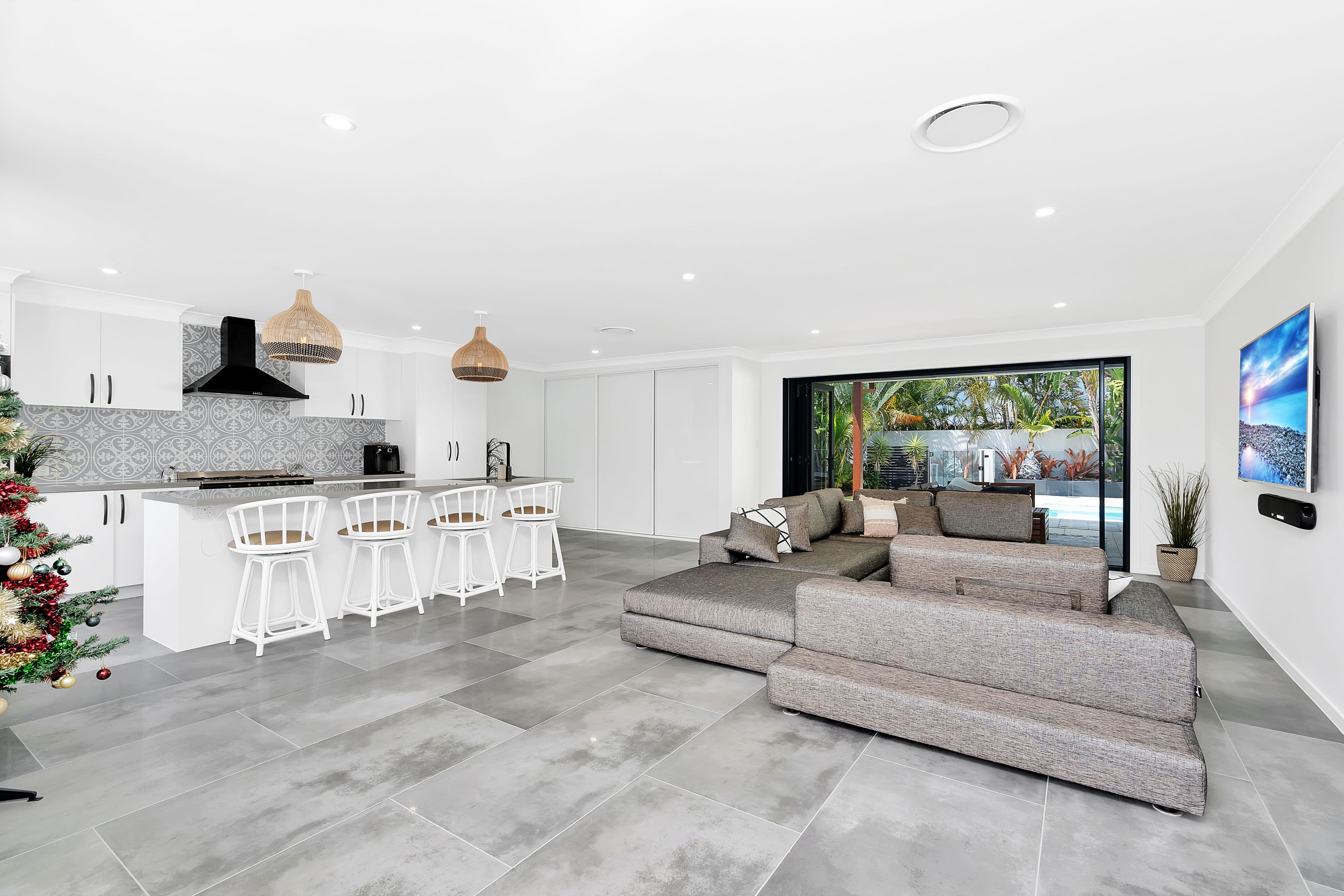 10 Newton Avenue, Southport QLD 4215, Southport - Thumbnail 4