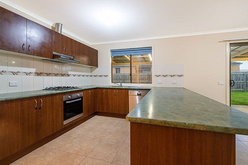 8 Danae Place, Cranbourne West VIC 3977, Cranbourne West - Thumbnail 2