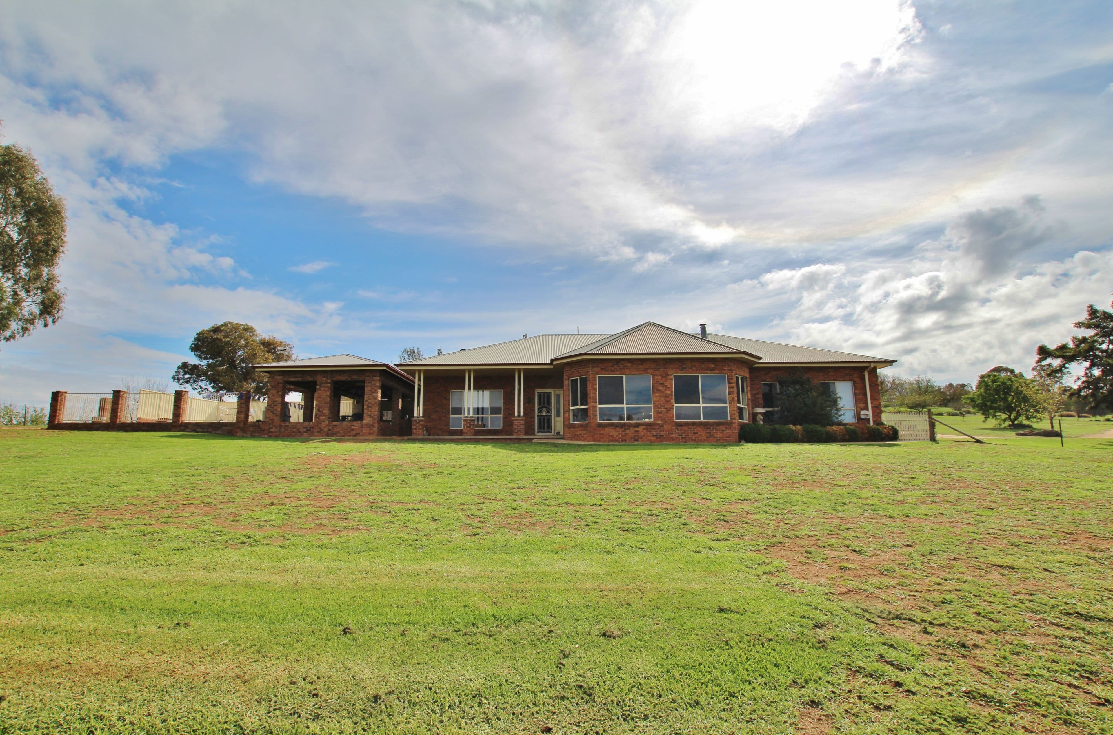 115 - 117 Hills Street, Young NSW 2594, Young - Image 1