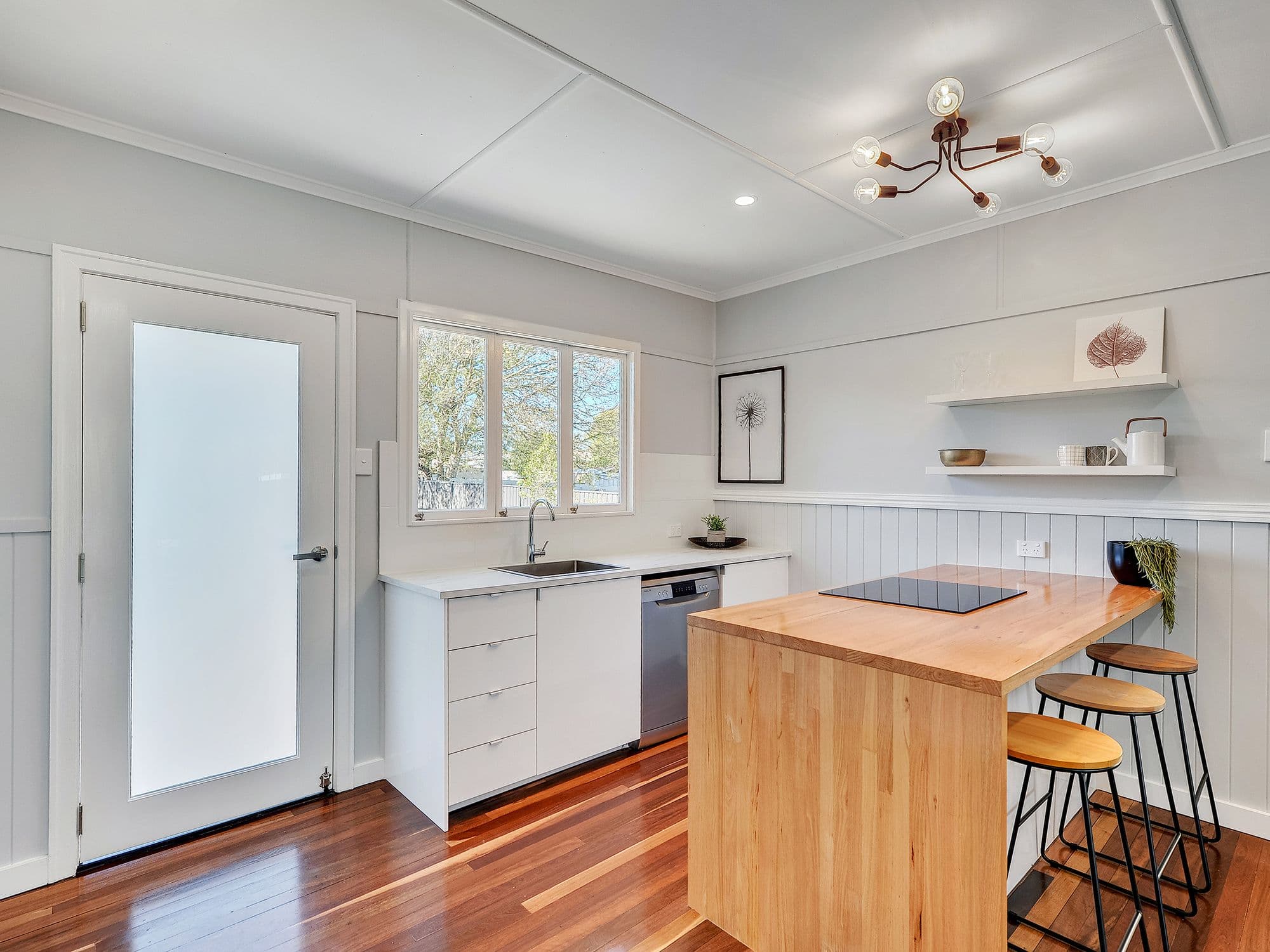 30 Russell Street, Silkstone QLD 4304, Silkstone - Thumbnail 6