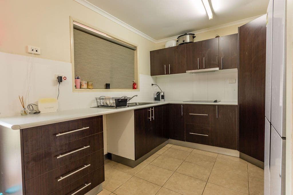 17 Dawn Crescent, Emerald QLD 4720, Emerald - Thumbnail 3