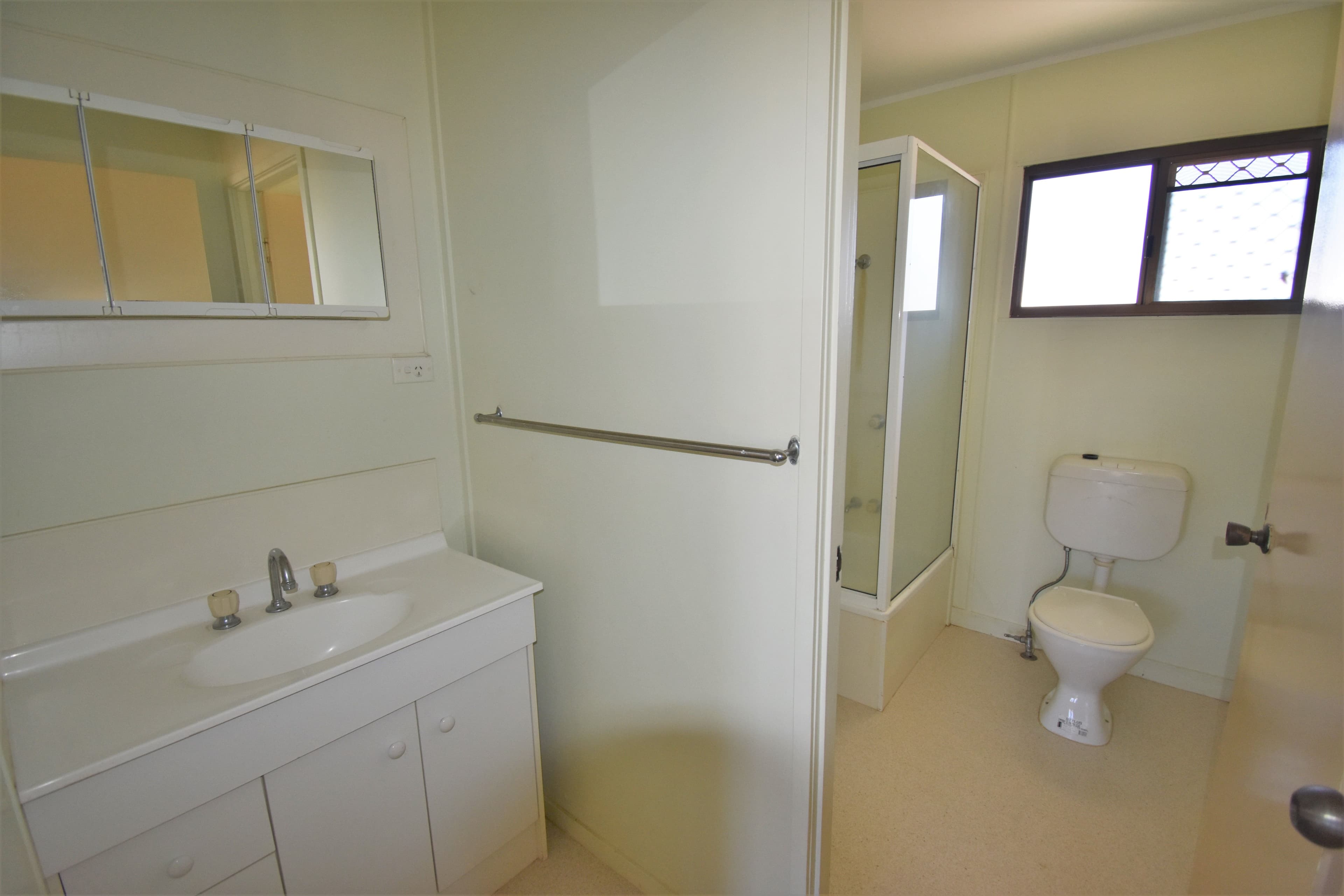 46 Willow Street, Barcaldine QLD 4725, Barcaldine - Thumbnail 6