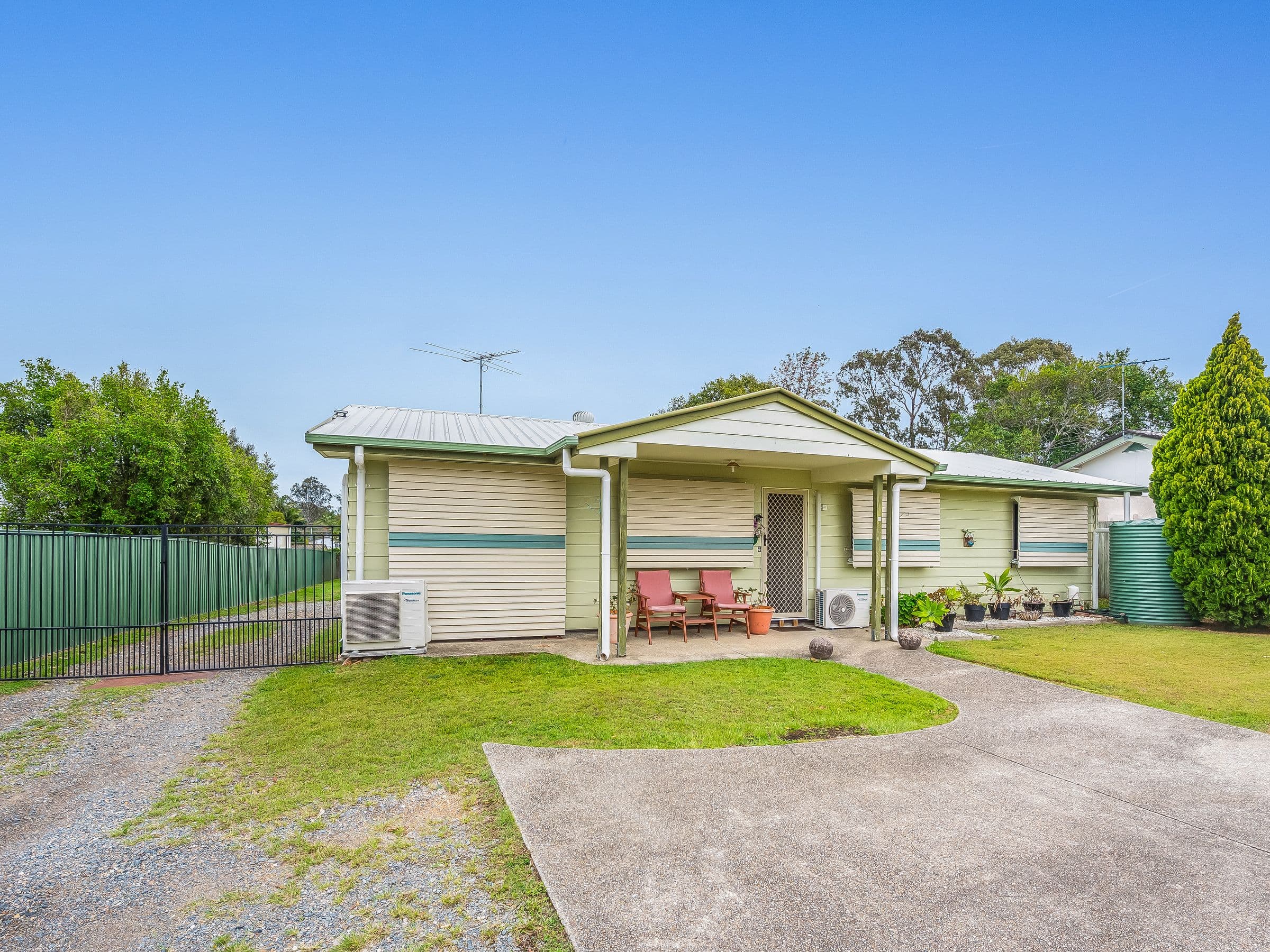4 Grove Road, Holmview QLD 4207, Holmview - Thumbnail 2