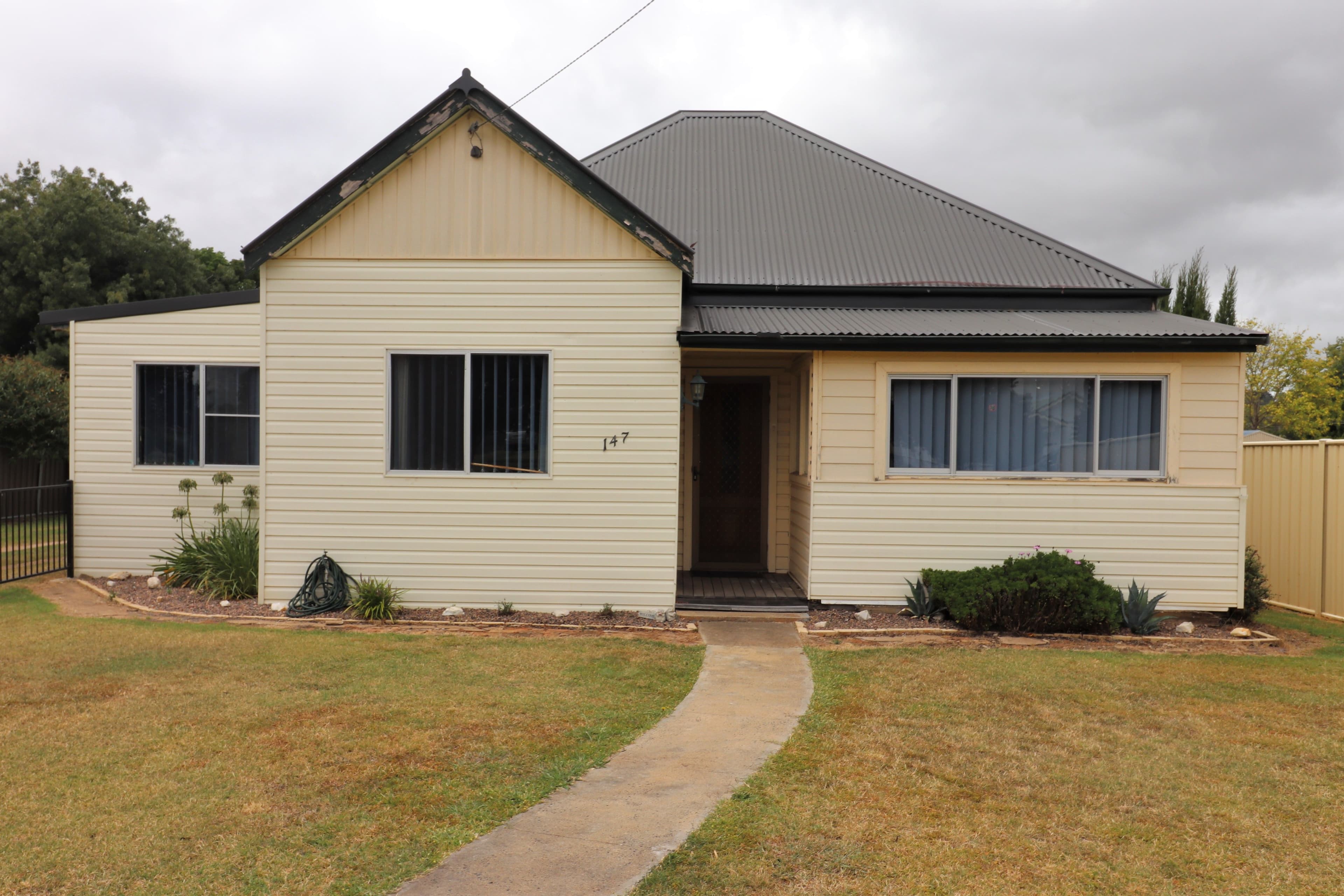 147 Macquarie Street, Glen Innes NSW 2370, Glen Innes - Thumbnail 2
