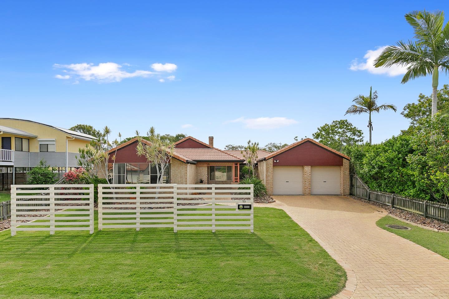 19 Oceanview Street, Point Vernon QLD 4655, Point Vernon - Thumbnail 2