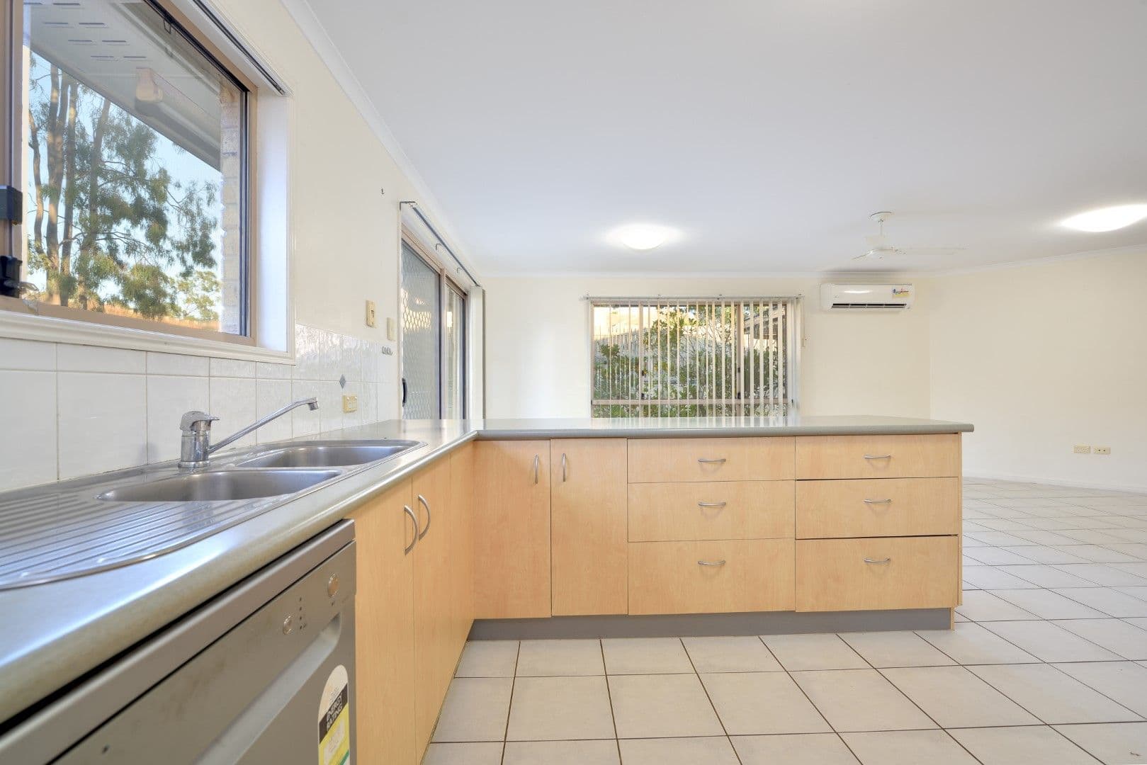40 Skyline Drive, New Auckland QLD 4680, New Auckland - Thumbnail 4