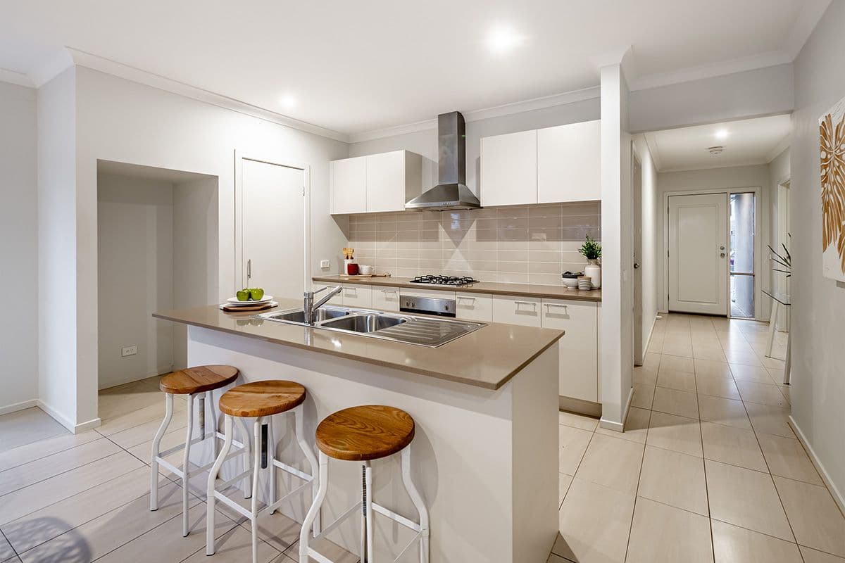 12 Fenway Boulevard, Clyde North VIC 3978, Clyde North - Thumbnail 3