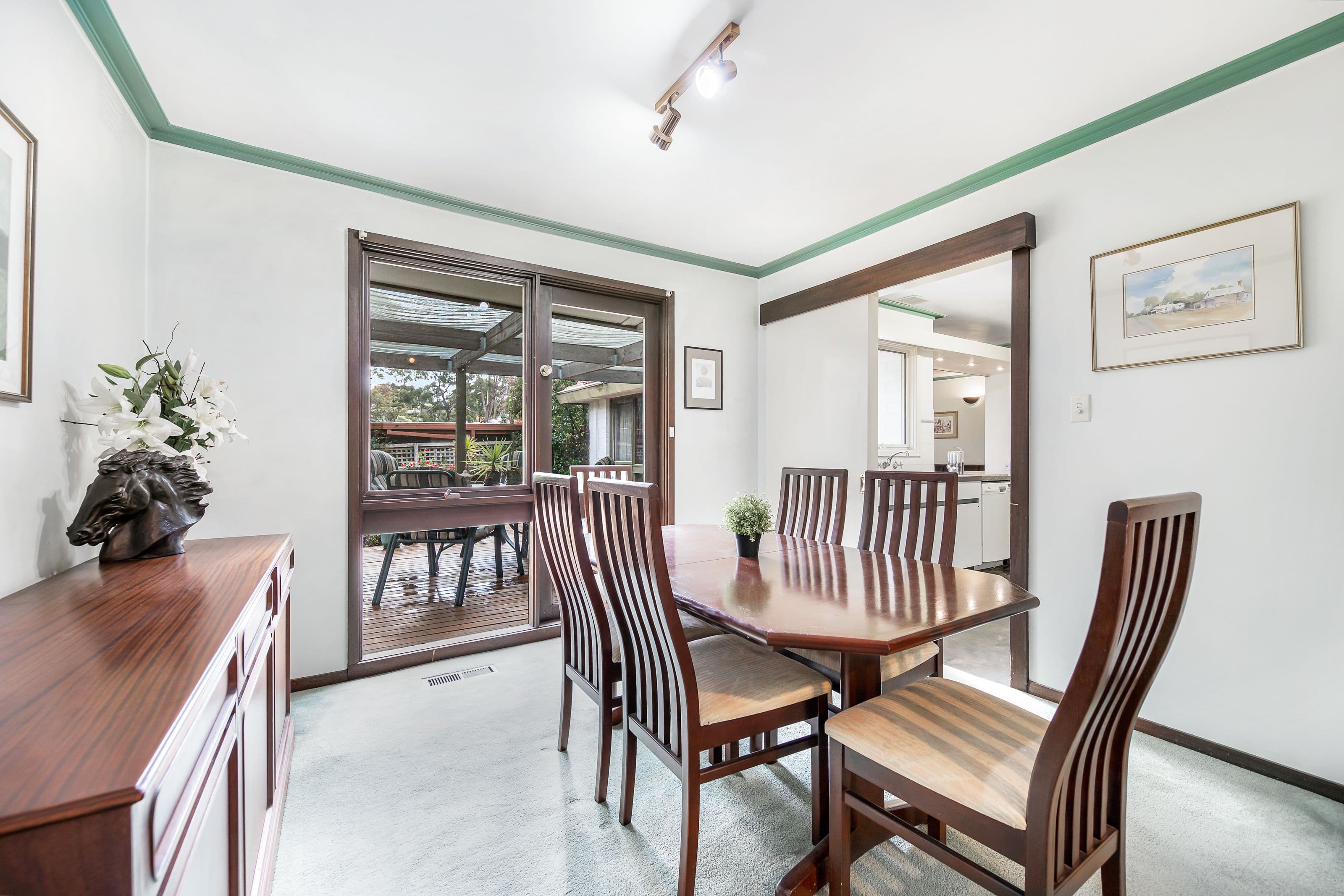 17 Crosby Drive, Glen Waverley VIC 3150, Glen Waverley - Thumbnail 3