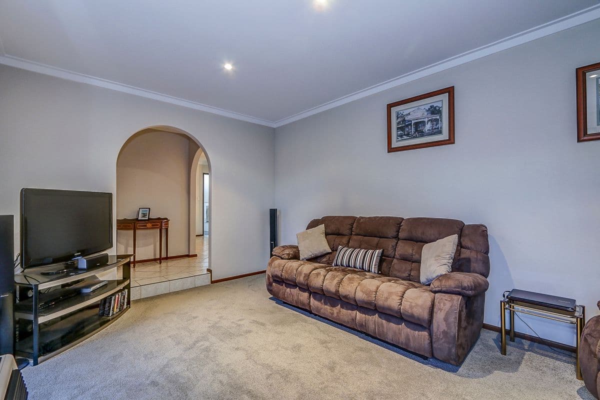 18 Abingdon Road, Swan View WA 6056, Swan View - Thumbnail 2