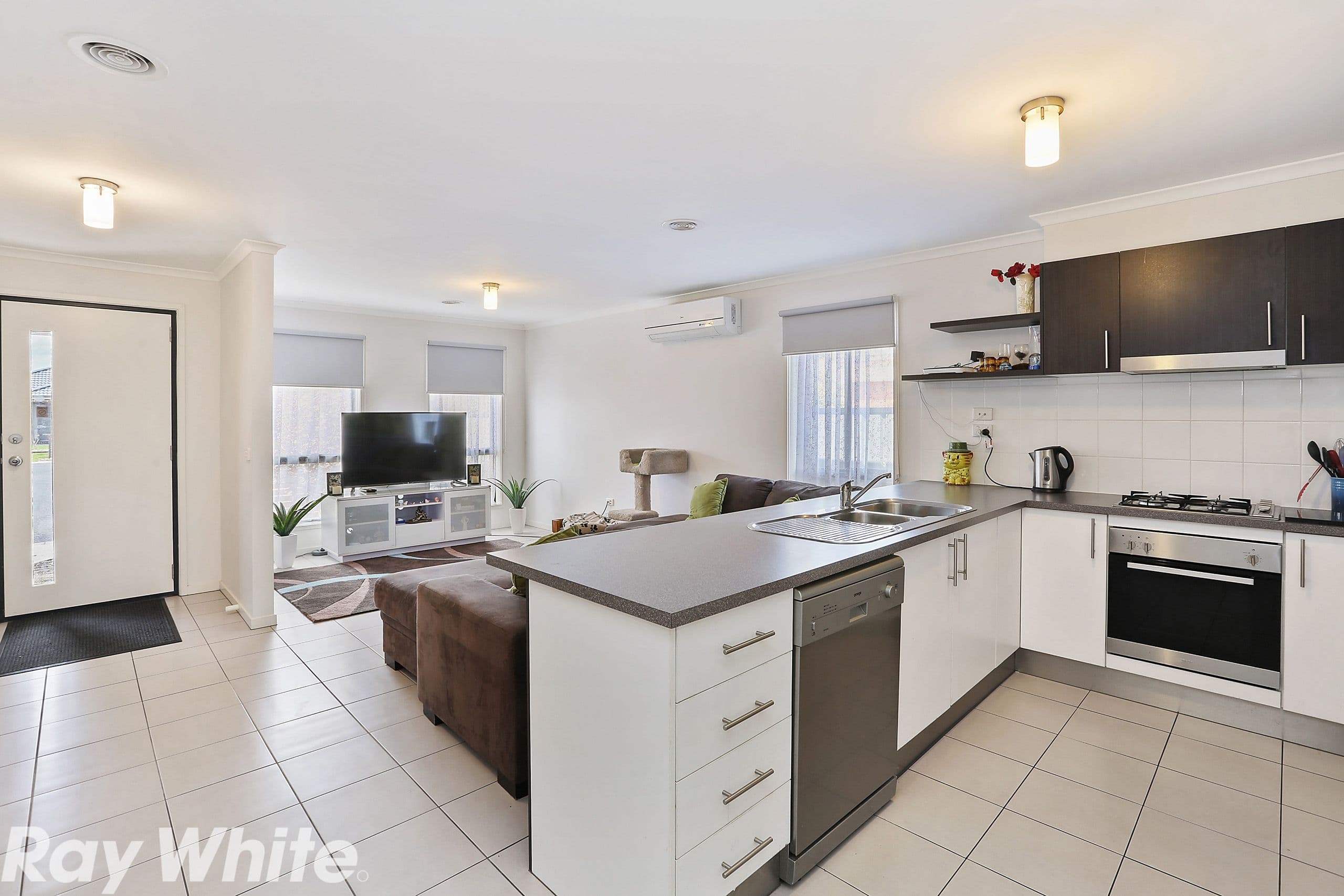 13 Raymond George Place, Lara VIC 3212, Lara - Thumbnail 2