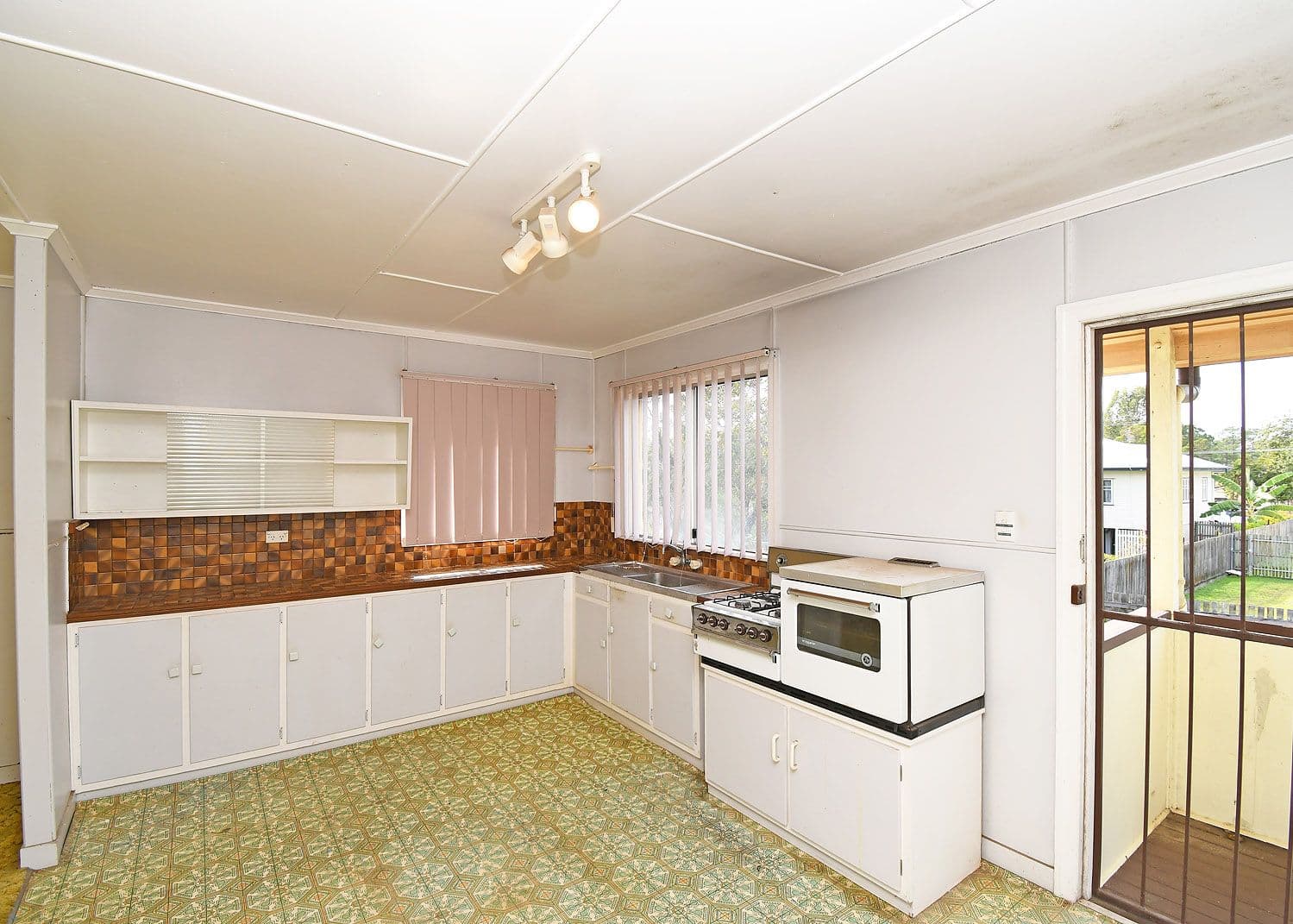 15 Wynne Parade, Maryborough QLD 4650, Maryborough - Thumbnail 2