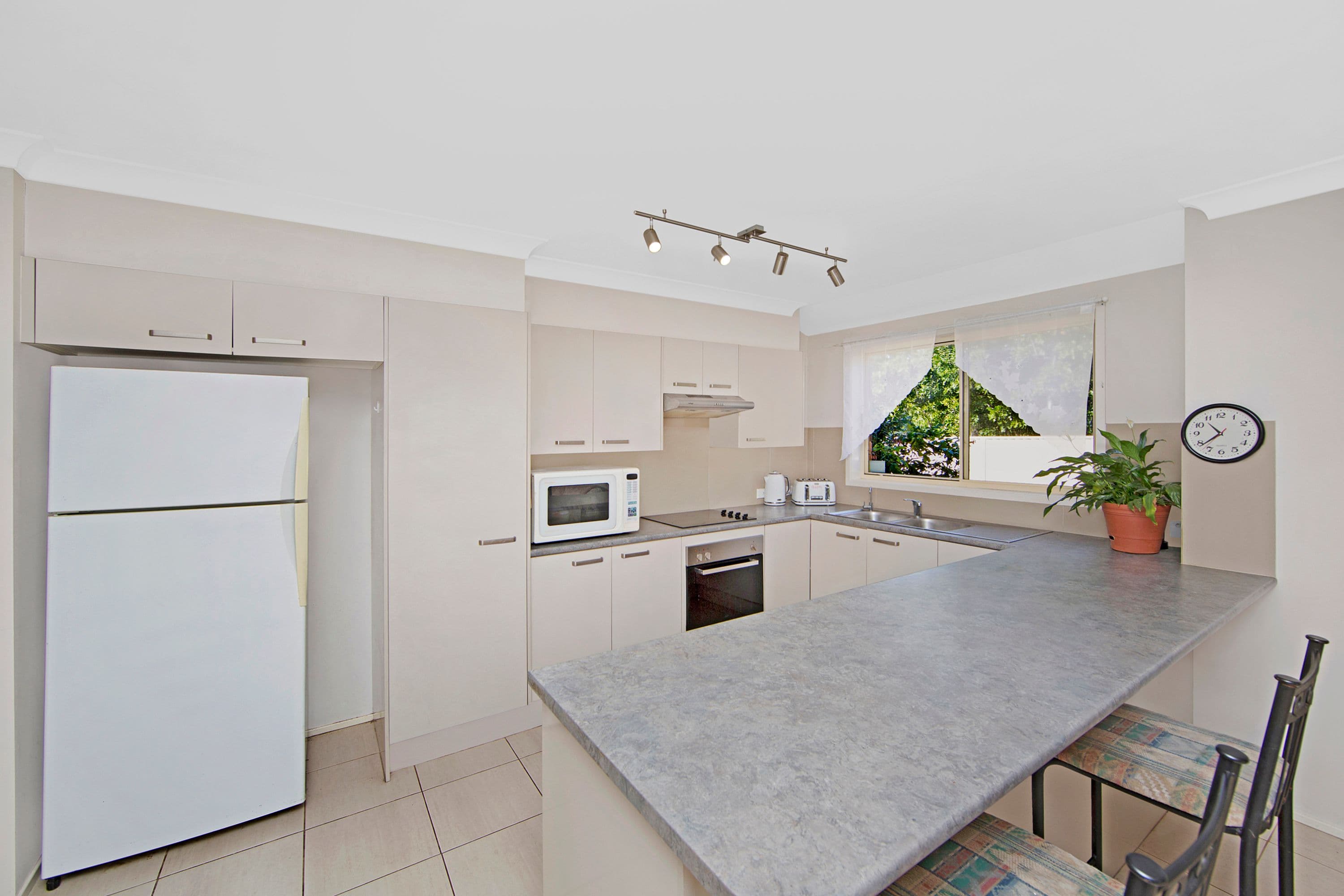31 Olney Drive, Blue Haven - Thumbnail 2