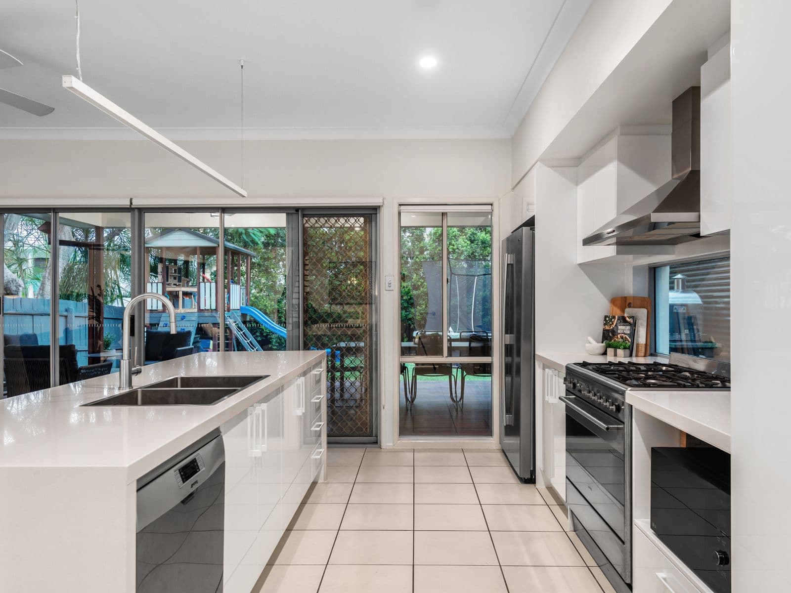 48 Mayhew Street, Sherwood QLD 4075, Sherwood - Thumbnail 3