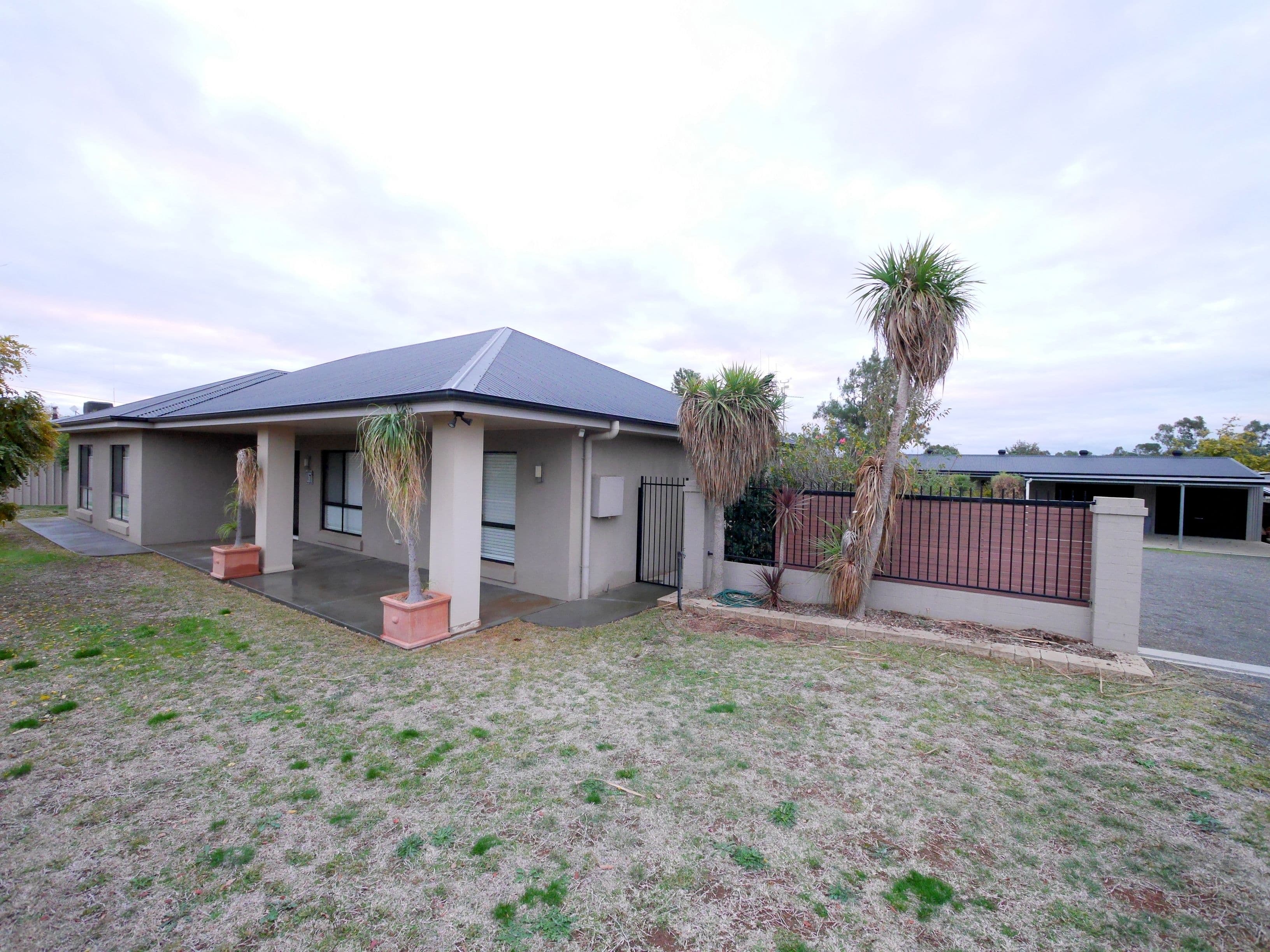 17 Preston Street, Canowindra - Image 1