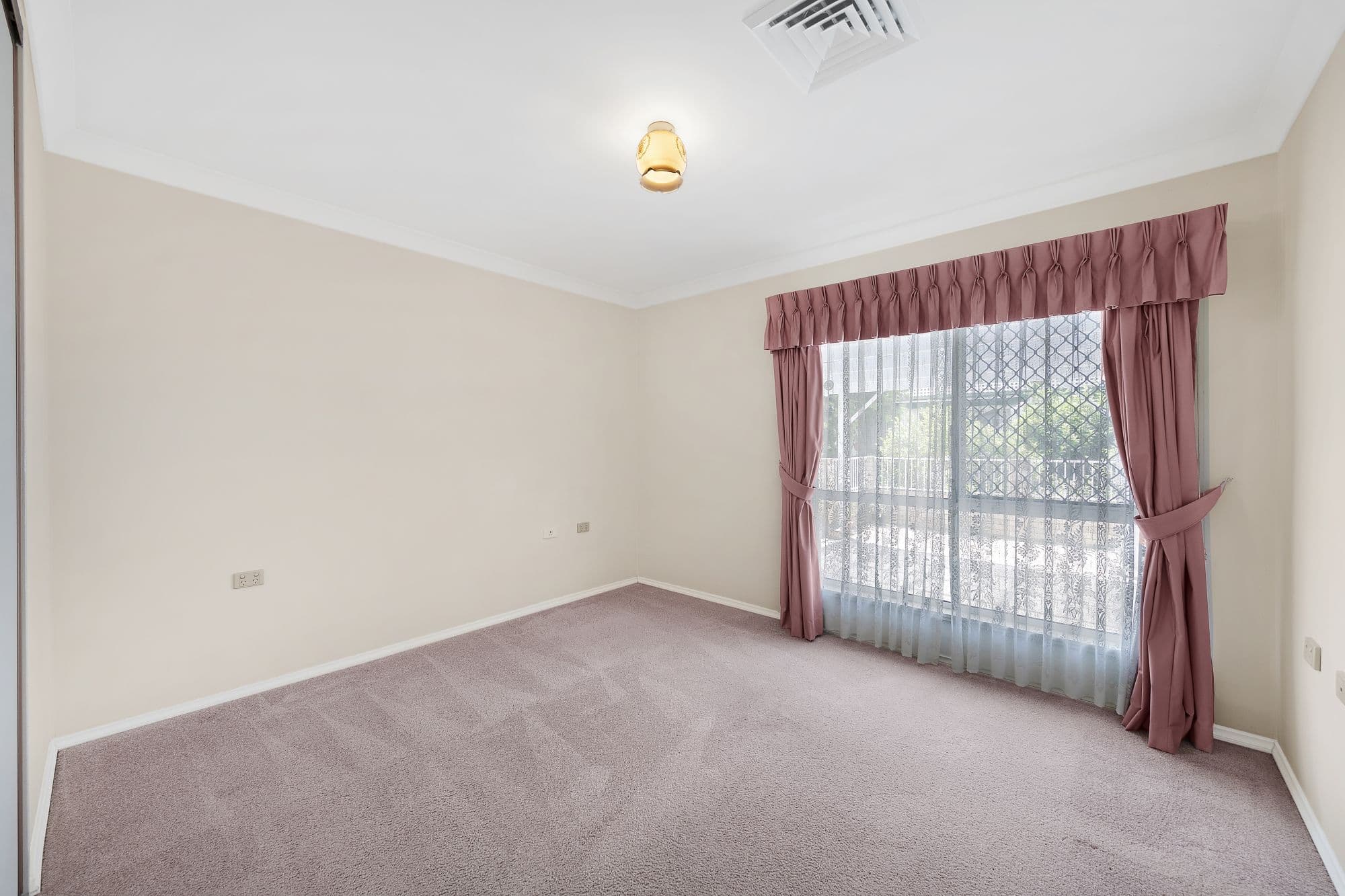 15 Lorraine Avenue, Berkeley Vale - Thumbnail 4