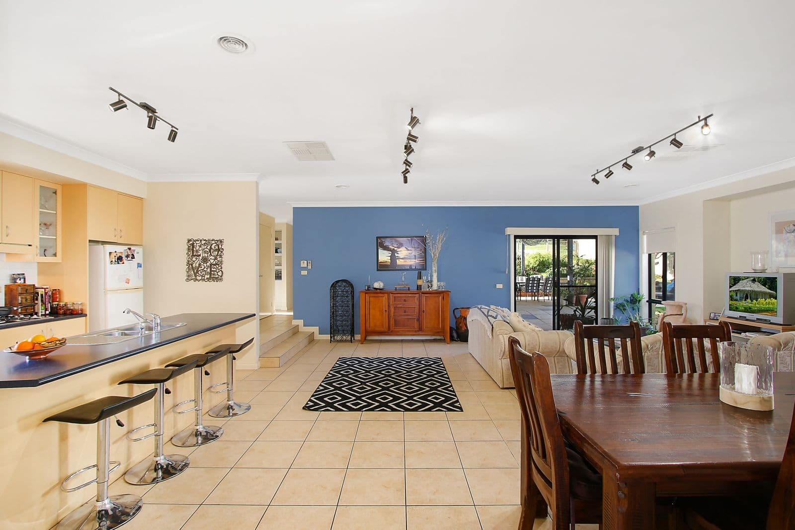 26 Darrambal Drive, Springdale Heights - Thumbnail 5