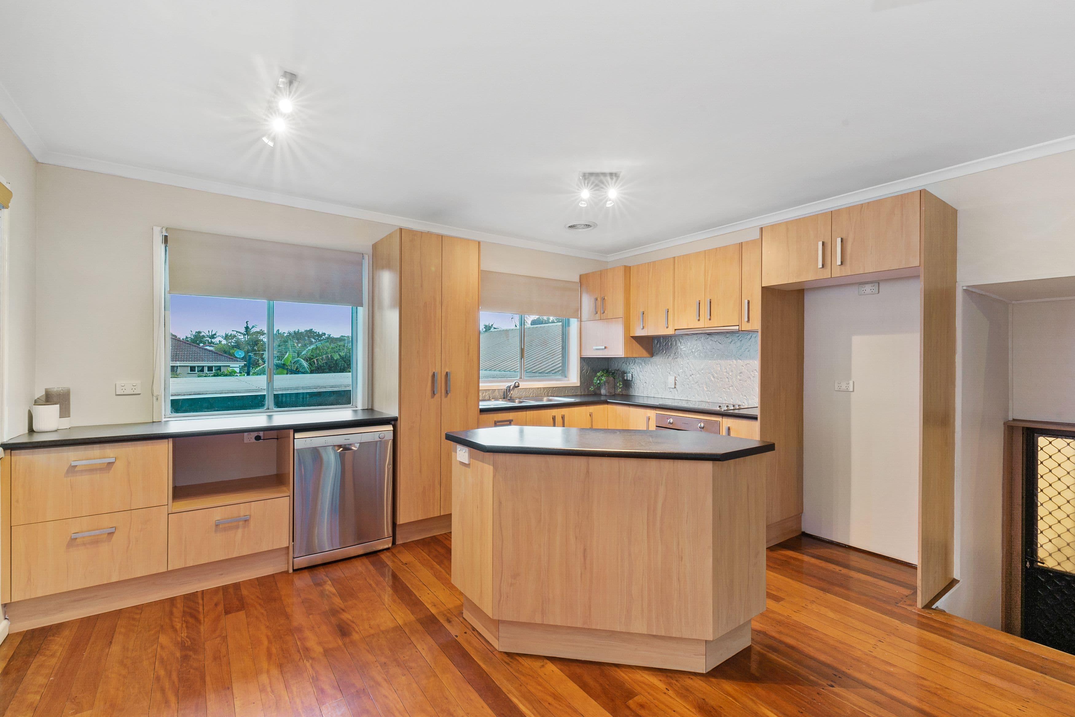4 Baringa Street, Clontarf QLD 4019, Clontarf - Thumbnail 3