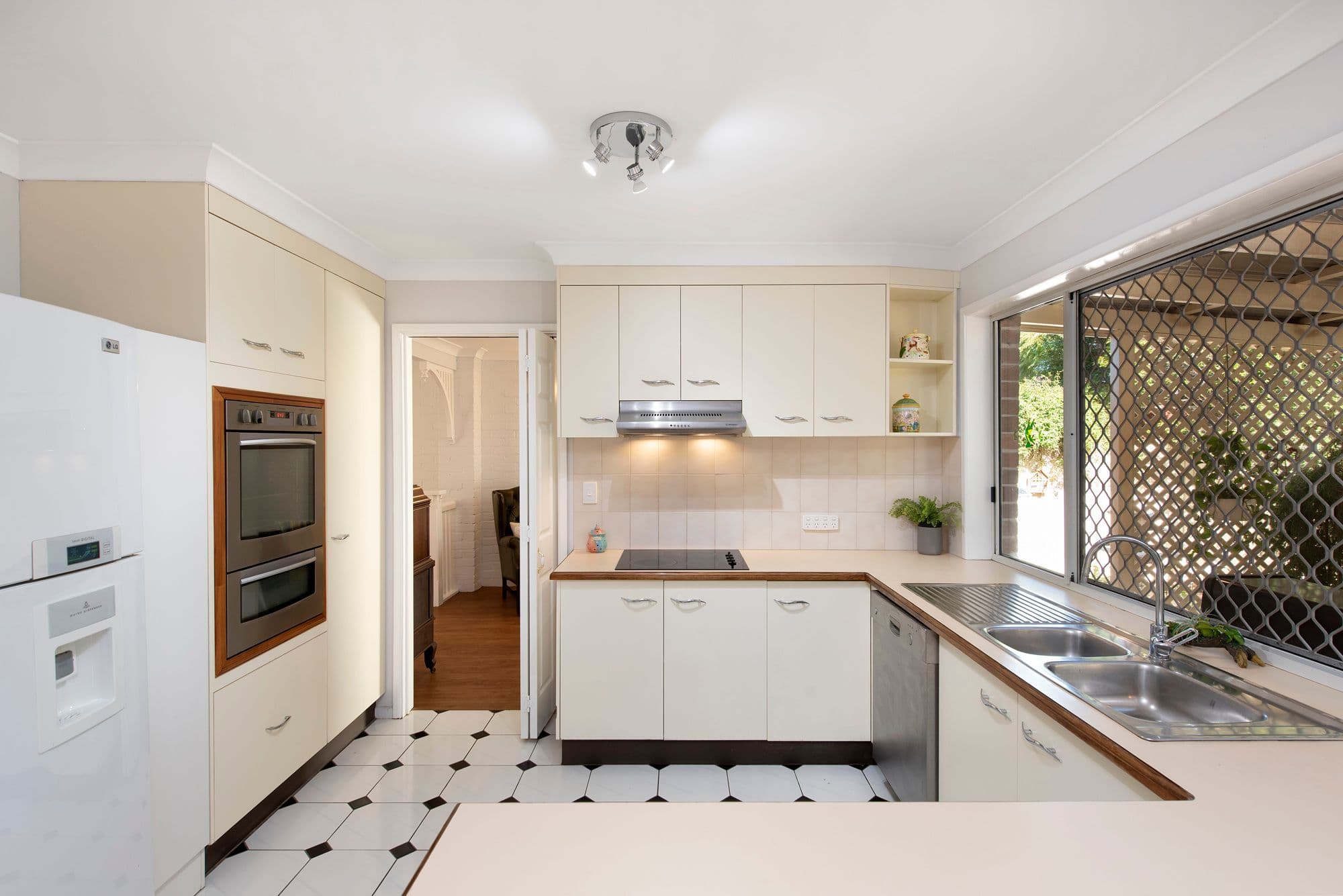 18 Tamboura Court, The Gap QLD 4061, The Gap - Thumbnail 5