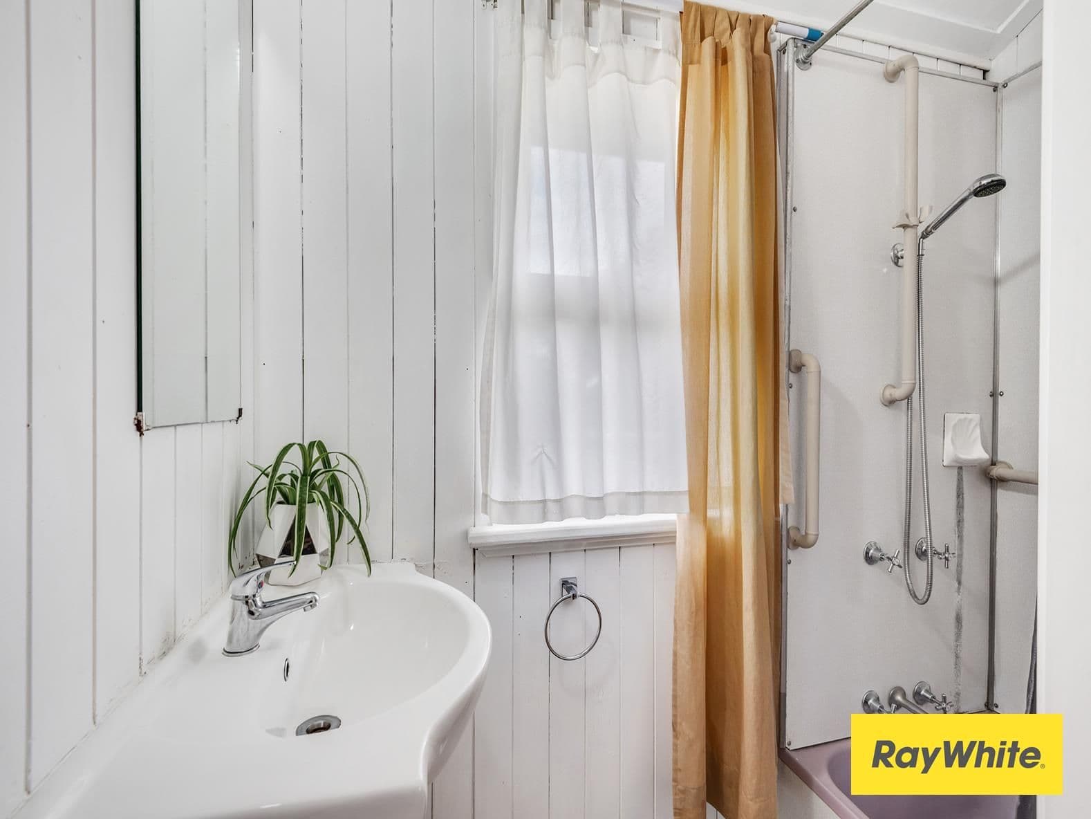5 Booval Street, Booval QLD 4304, Booval - Thumbnail 4