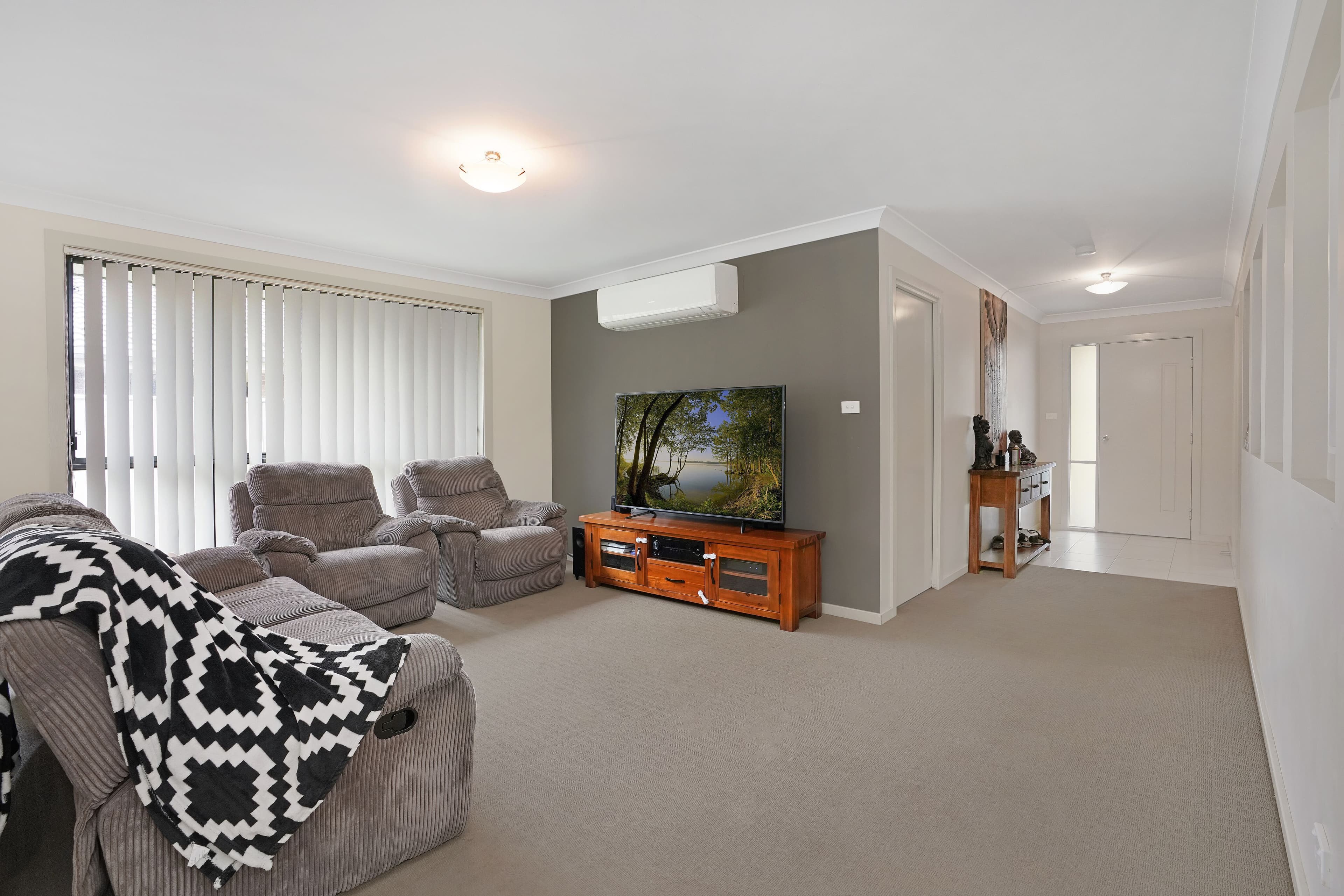 42 De L'Isle Drive, Wyong NSW 2259, Wyong - Thumbnail 2