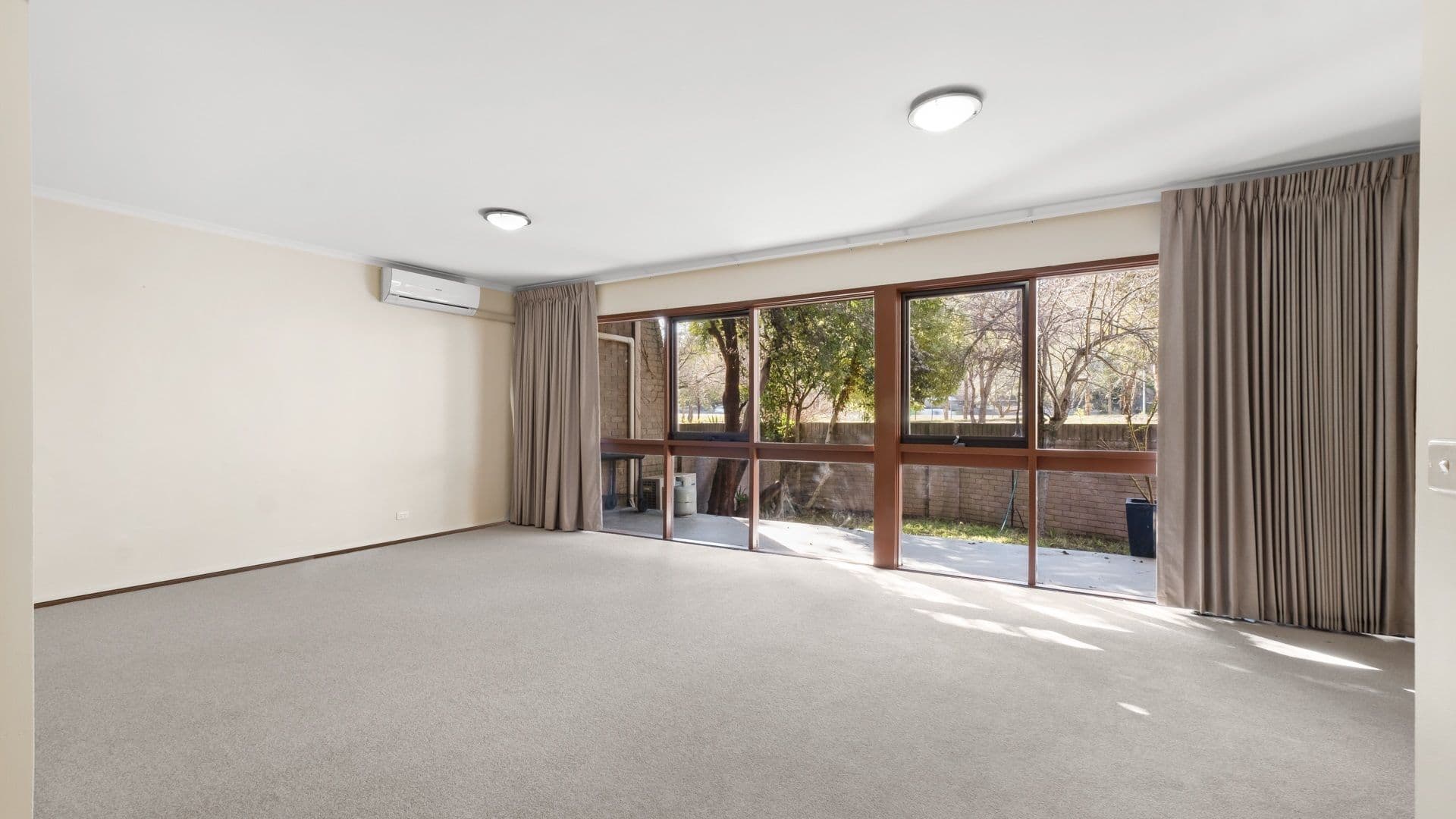 4 McMinn Close, Phillip ACT 2606, Phillip - Thumbnail 4