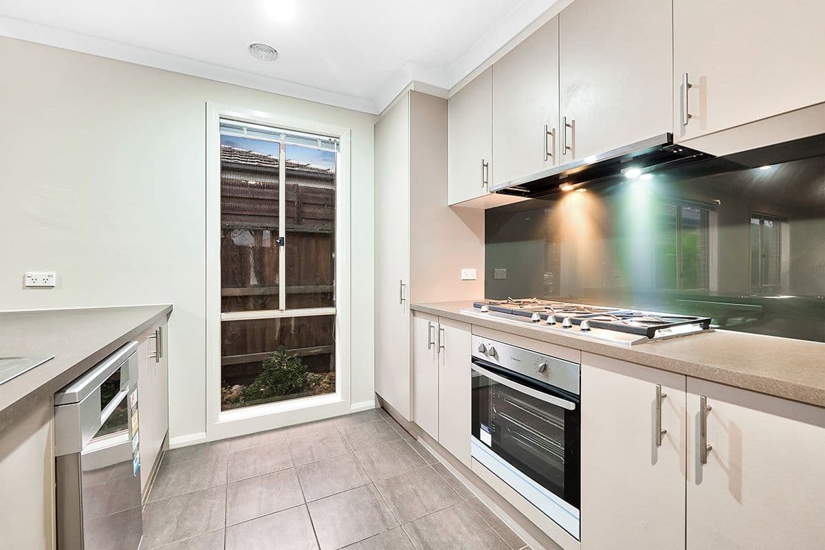 12 Hogan Street, Cranbourne East VIC 3977, Cranbourne East - Thumbnail 4